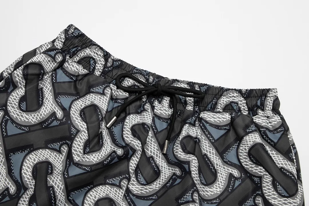 【BURBERRY  公式旗艦店】 バーバリー   ショートパンツ  ご好評に付き再入荷！