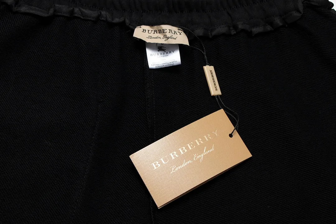 【BURBERRY  公式旗艦店】バーバリー   ショートパンツ  ご好評に付き再入荷！