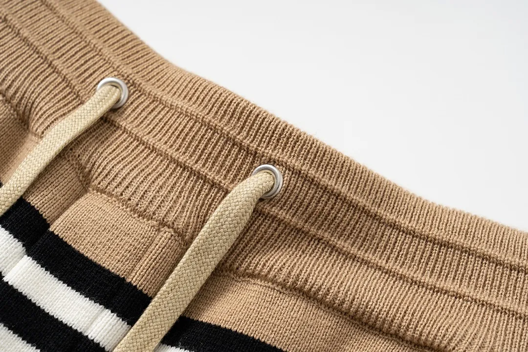 【BURBERRY  公式旗艦店】バーバリー  ショートパンツ  ご好評に付き再入荷！