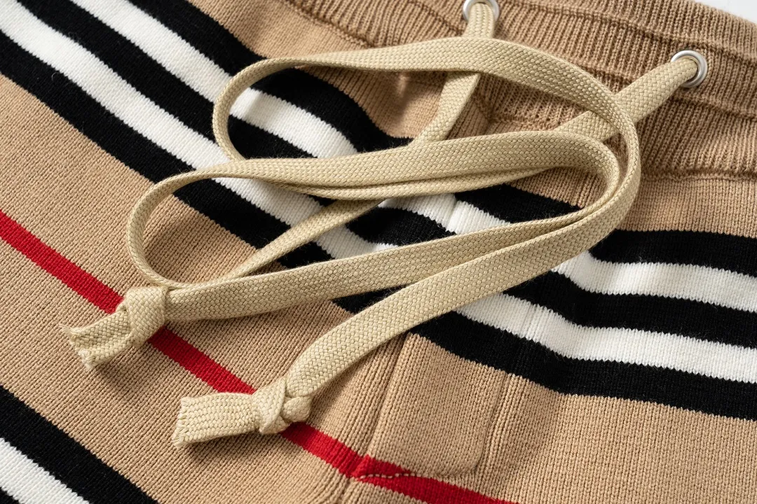 【BURBERRY  公式旗艦店】バーバリー  ショートパンツ  ご好評に付き再入荷！