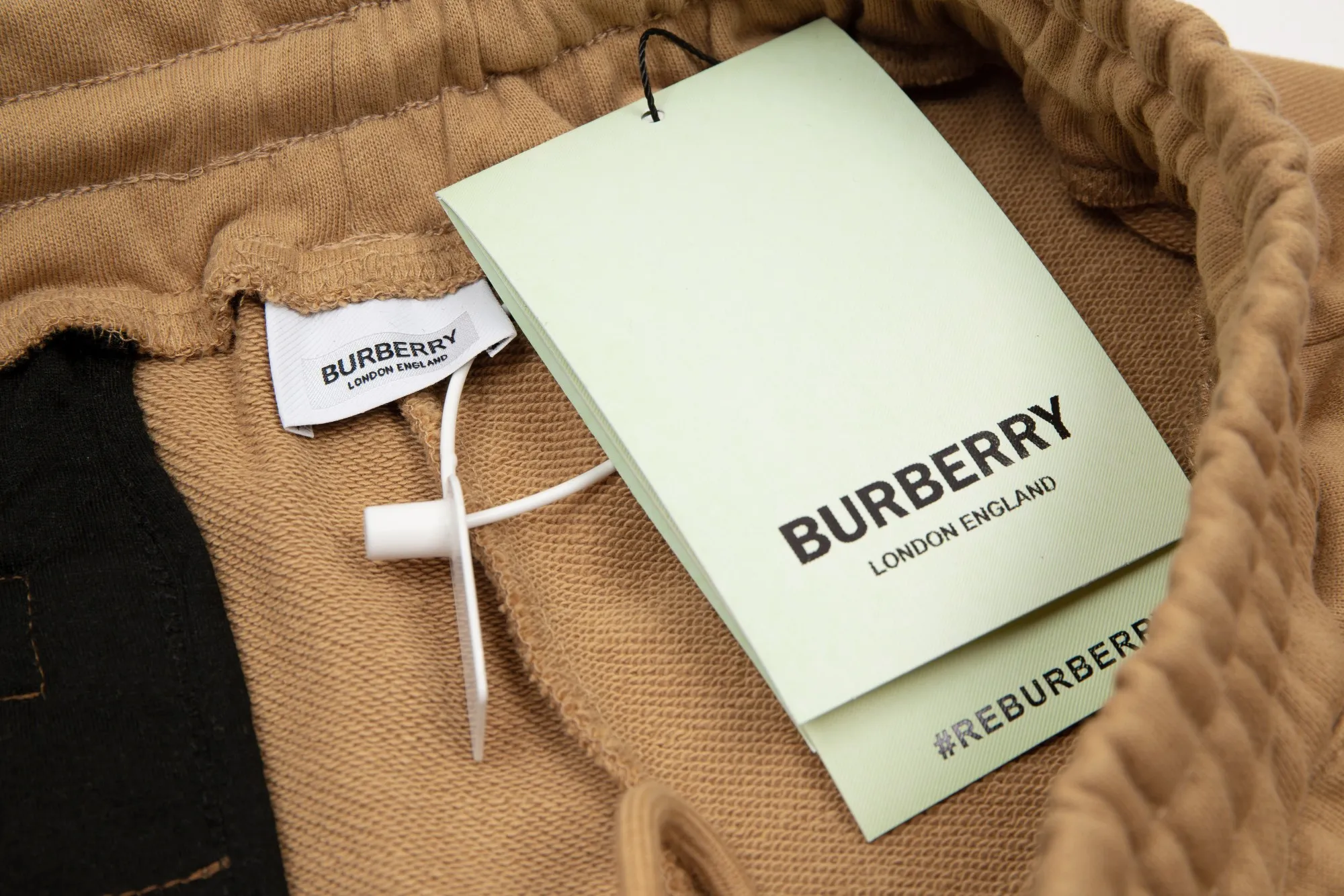 【BURBERRY  公式旗艦店】バーバリー  ショートパンツ  ご好評に付き再入荷！