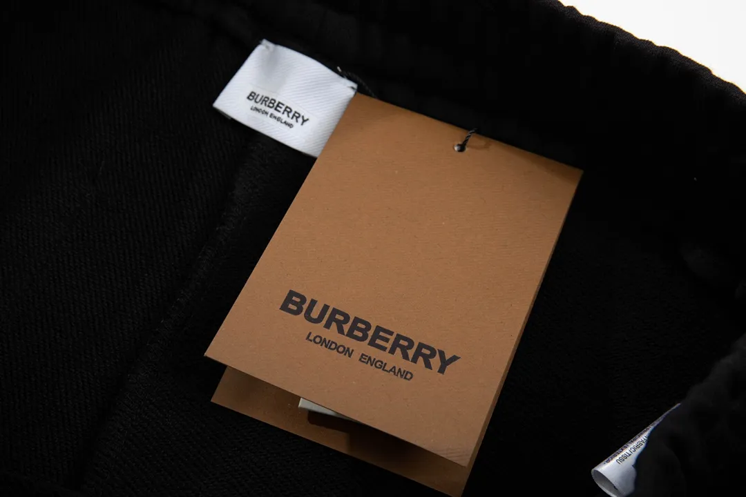【BURBERRY  公式旗艦店】バーバリー  ショートパンツ  ご好評に付き再入荷！