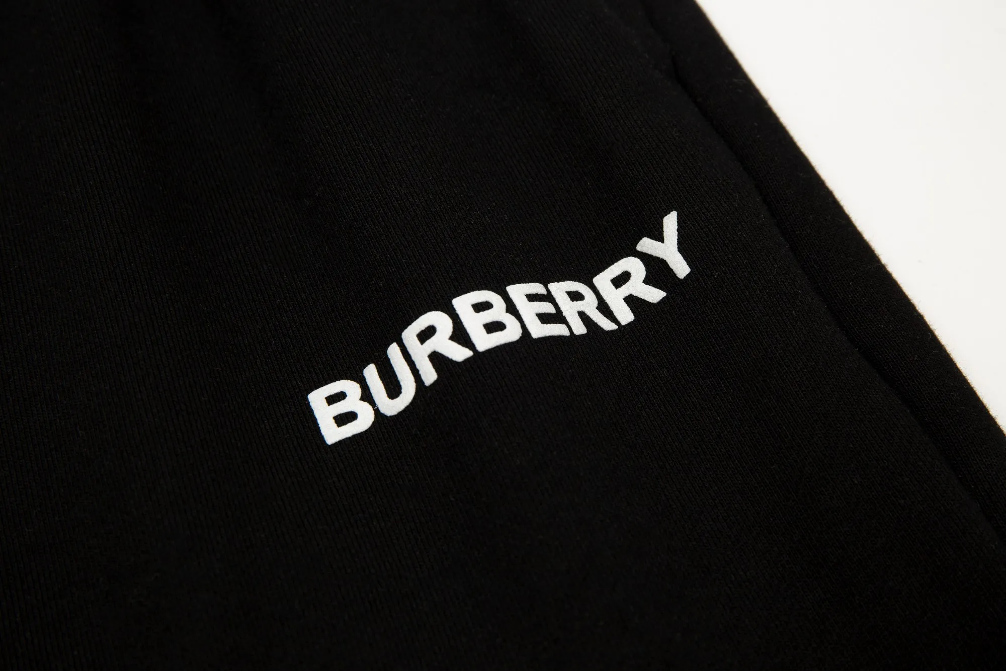 【BURBERRY  公式旗艦店】バーバリー  ショートパンツ  ご好評に付き再入荷！