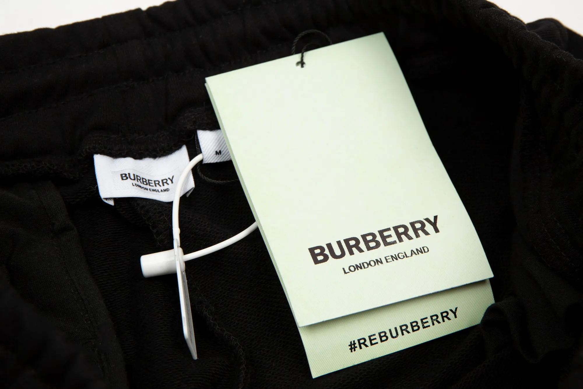 【BURBERRY  公式旗艦店】バーバリー  ショートパンツ  ご好評に付き再入荷！