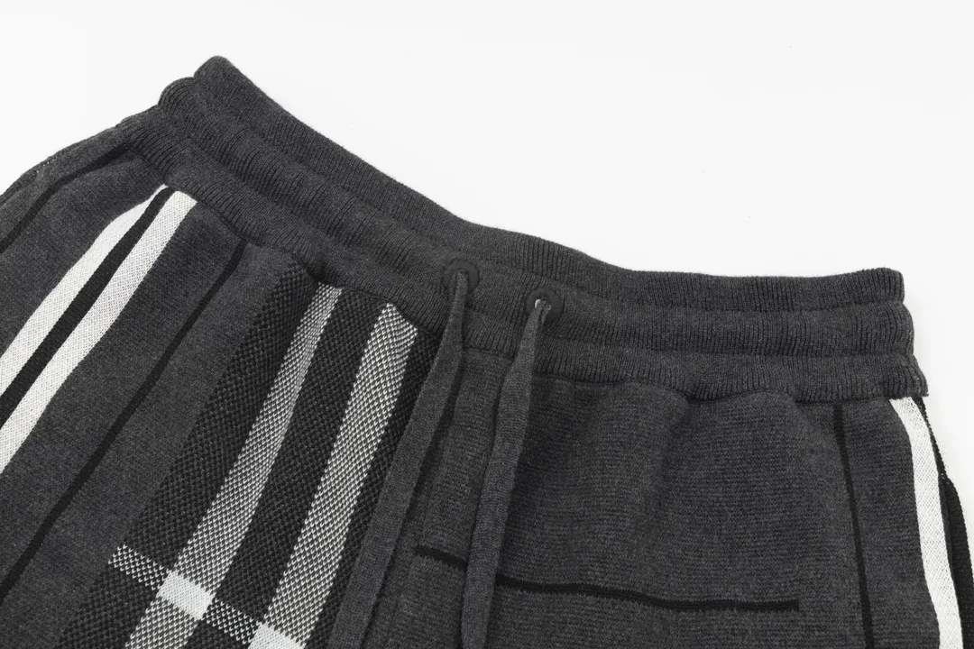 【BURBERRY  公式旗艦店】バーバリー  ショートパンツ  ご好評に付き再入荷！