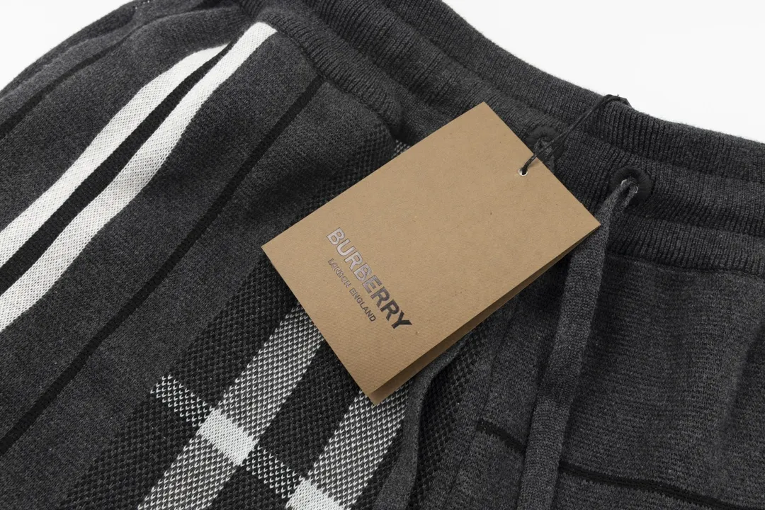 【BURBERRY  公式旗艦店】バーバリー  ショートパンツ  ご好評に付き再入荷！