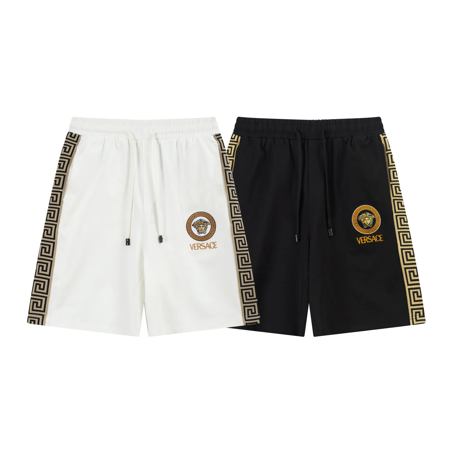 【VERSACE  公式旗艦店】ヴェルサーチ  ショートパンツ  ご好評に付き再入荷！