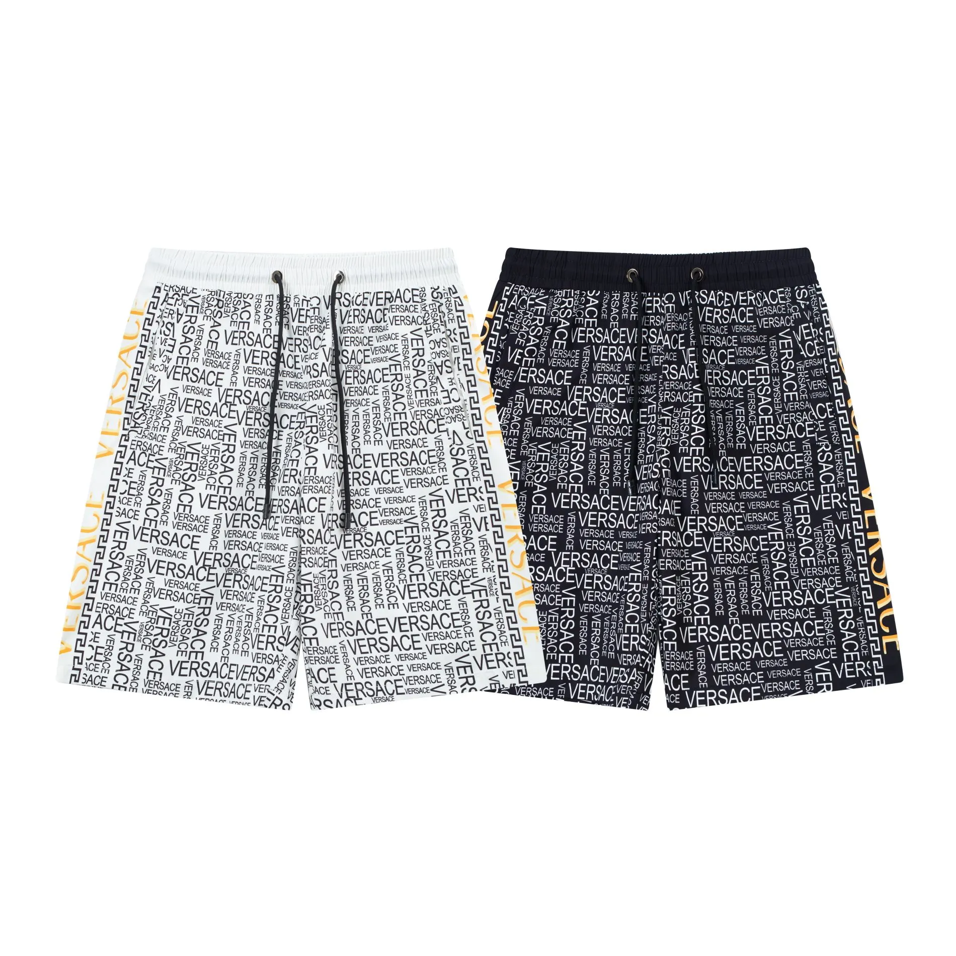 【VERSACE  公式旗艦店】ヴェルサーチ  ショートパンツ  ご好評に付き再入荷！