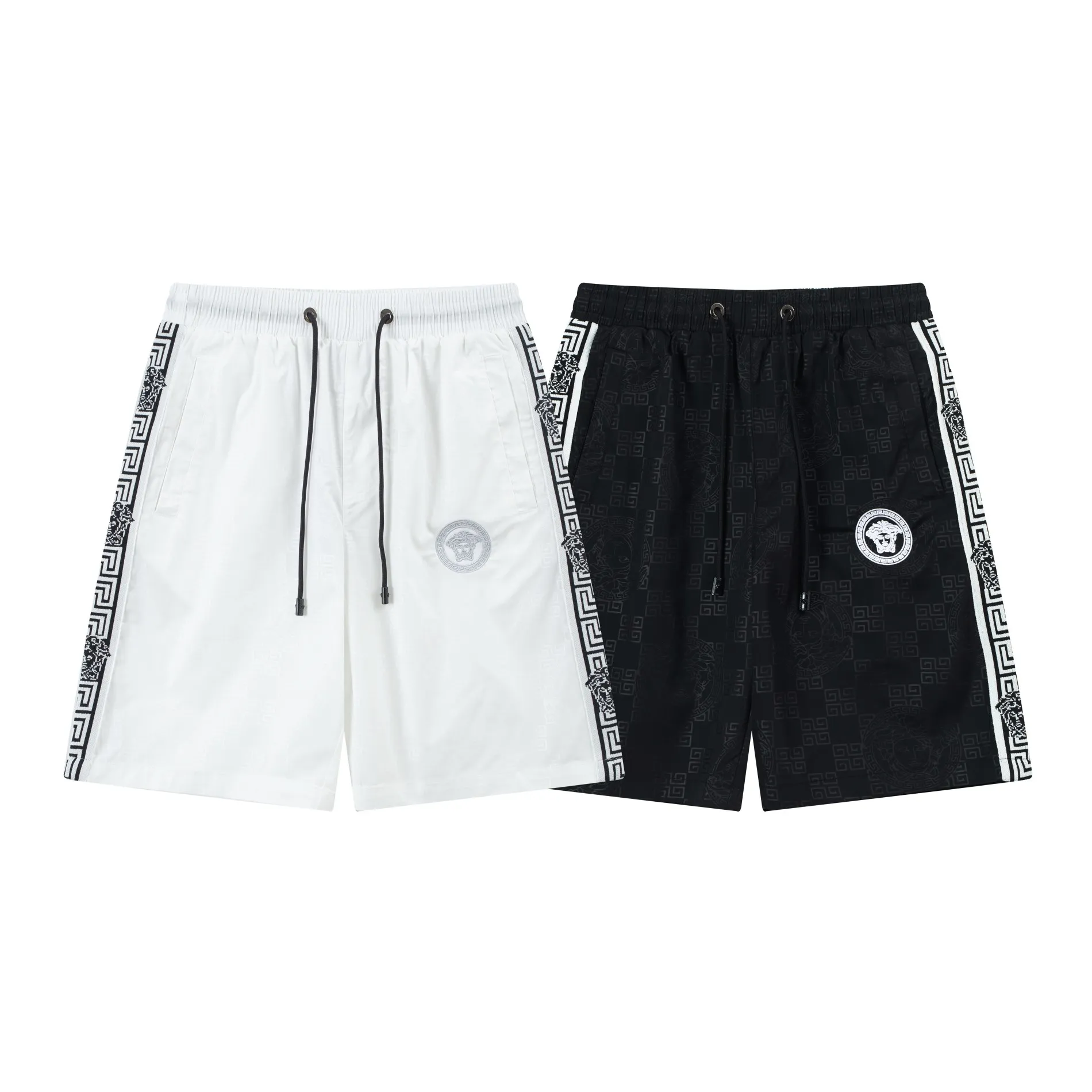 【VERSACE  公式旗艦店】ヴェルサーチ  ショートパンツ  ご好評に付き再入荷！