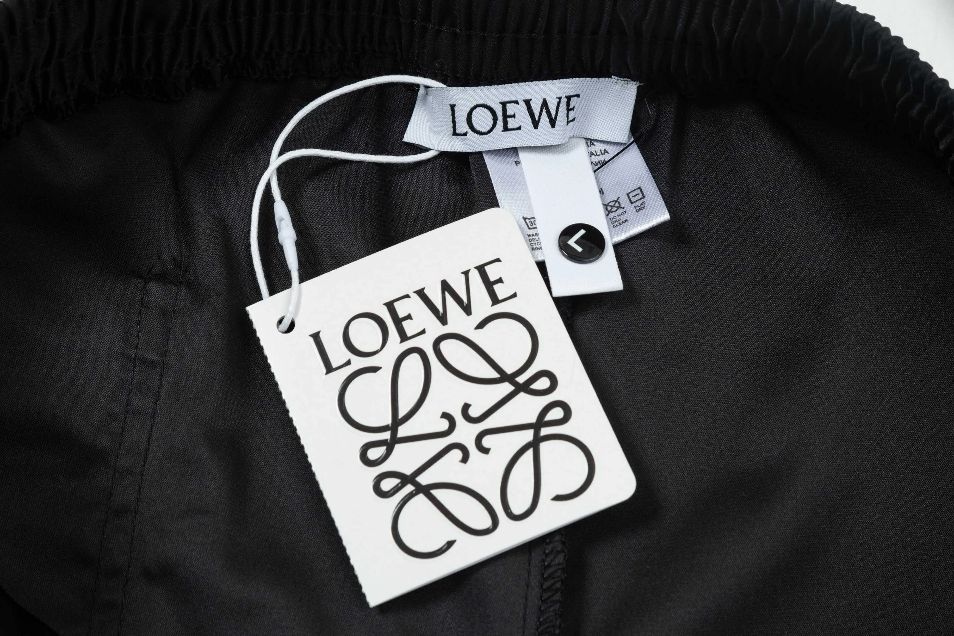 【LOEWE  公式旗艦店】ロエベ ショートパンツご好評に付き再入荷！250227