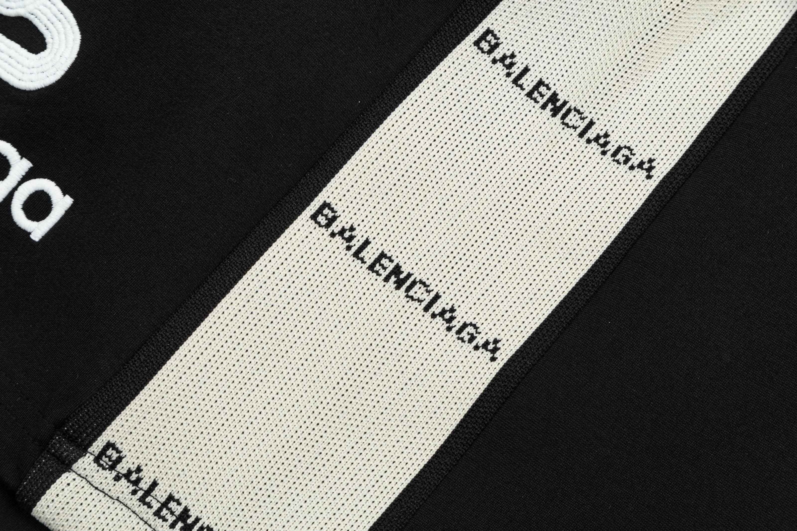 【BALENCIAGA  公式旗艦店】バレンシアガ  ショートパンツご好評に付き再入荷！250227