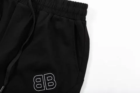 【BALENCIAGA  公式旗艦店】バレンシアガ  ショートパンツご好評に付き再入荷！250227