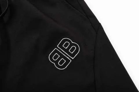 【BALENCIAGA  公式旗艦店】バレンシアガ  ショートパンツご好評に付き再入荷！250227