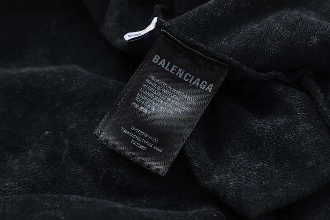 【BALENCIAGA  公式旗艦店】バレンシアガ  ショートパンツご好評に付き再入荷！250227