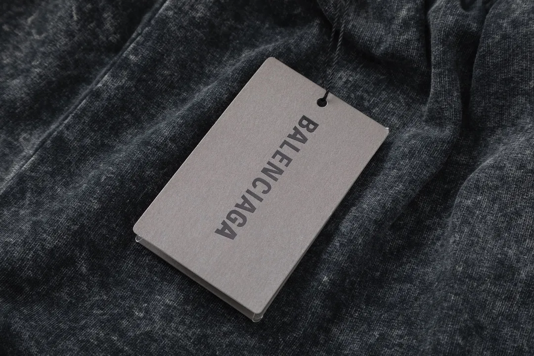 【BALENCIAGA  公式旗艦店】バレンシアガ  ショートパンツご好評に付き再入荷！250227