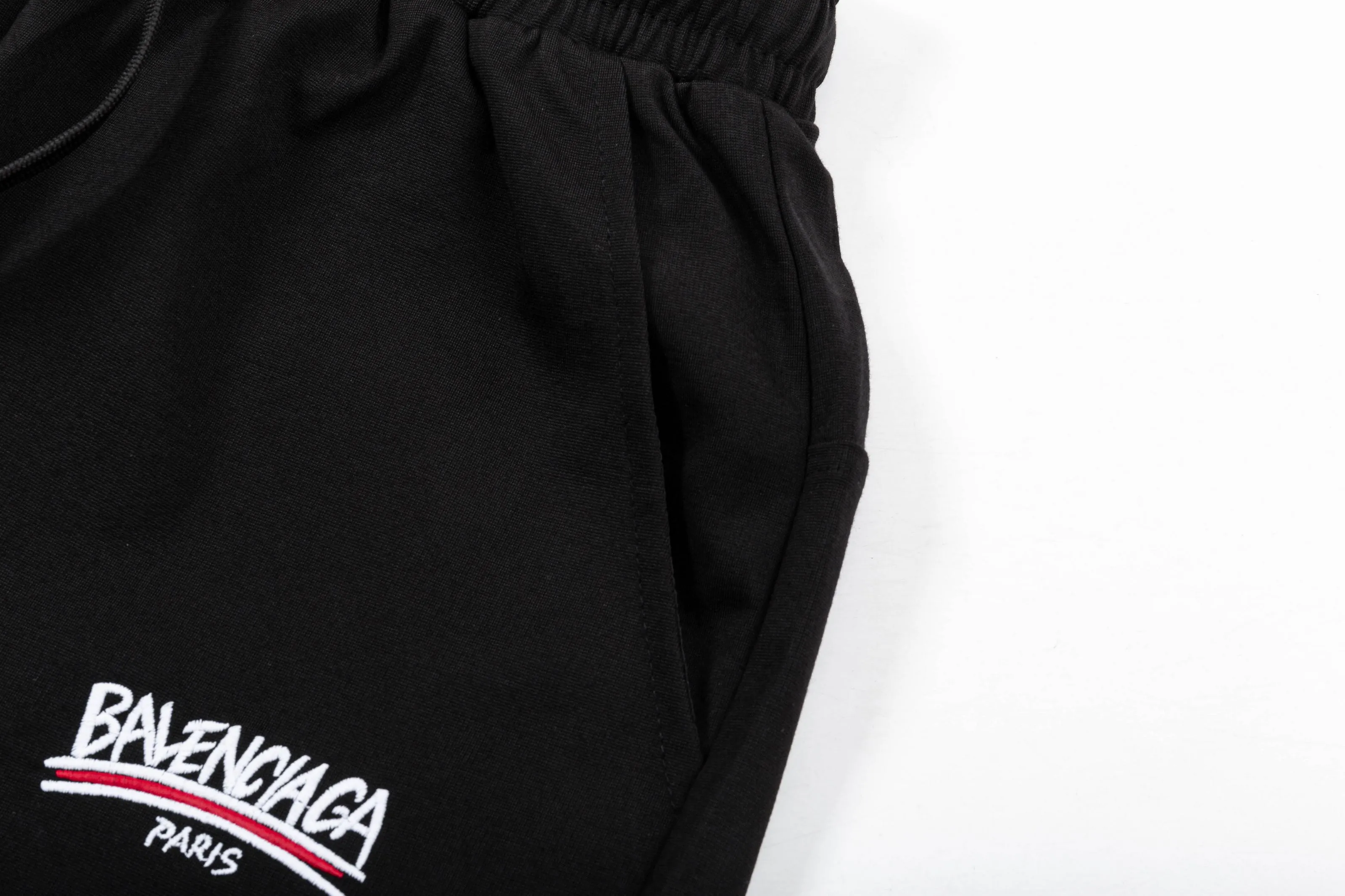 【BALENCIAGA  公式旗艦店】バレンシアガ   ショートパンツご好評に付き再入荷！250227
