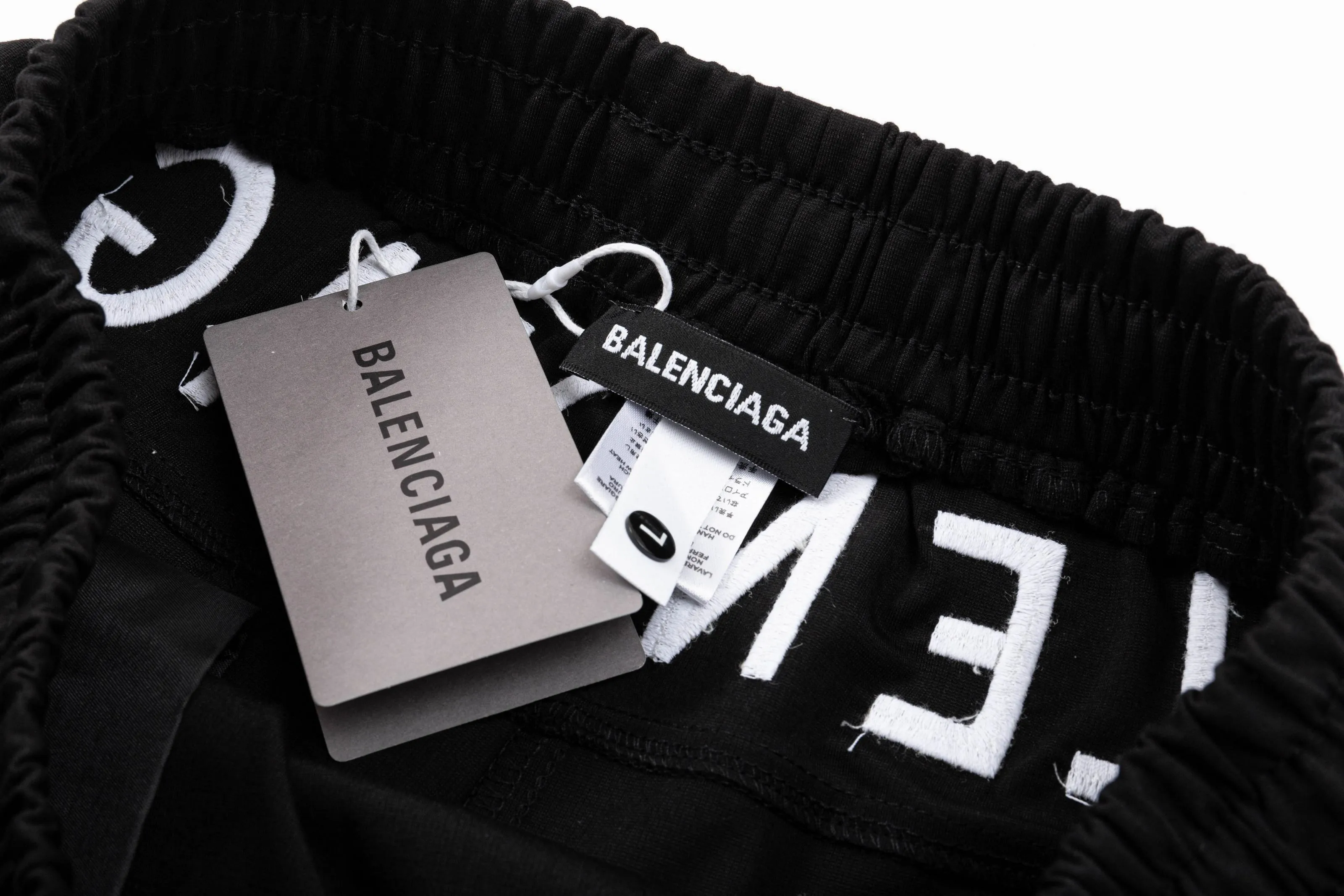 【BALENCIAGA  公式旗艦店】バレンシアガ   ショートパンツご好評に付き再入荷！250227