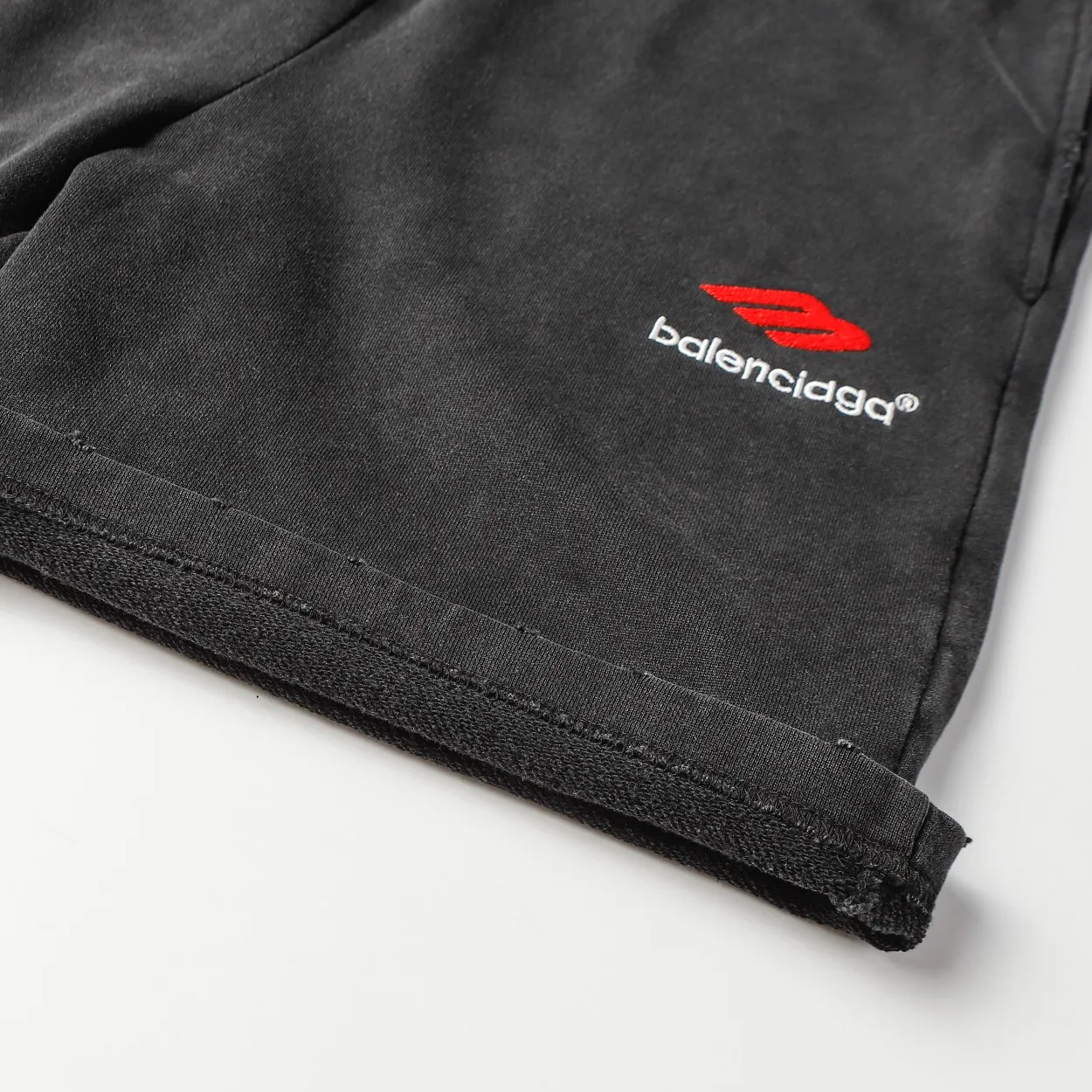 【BALENCIAGA  公式旗艦店】バレンシアガ  ショートパンツご好評に付き再入荷 240717