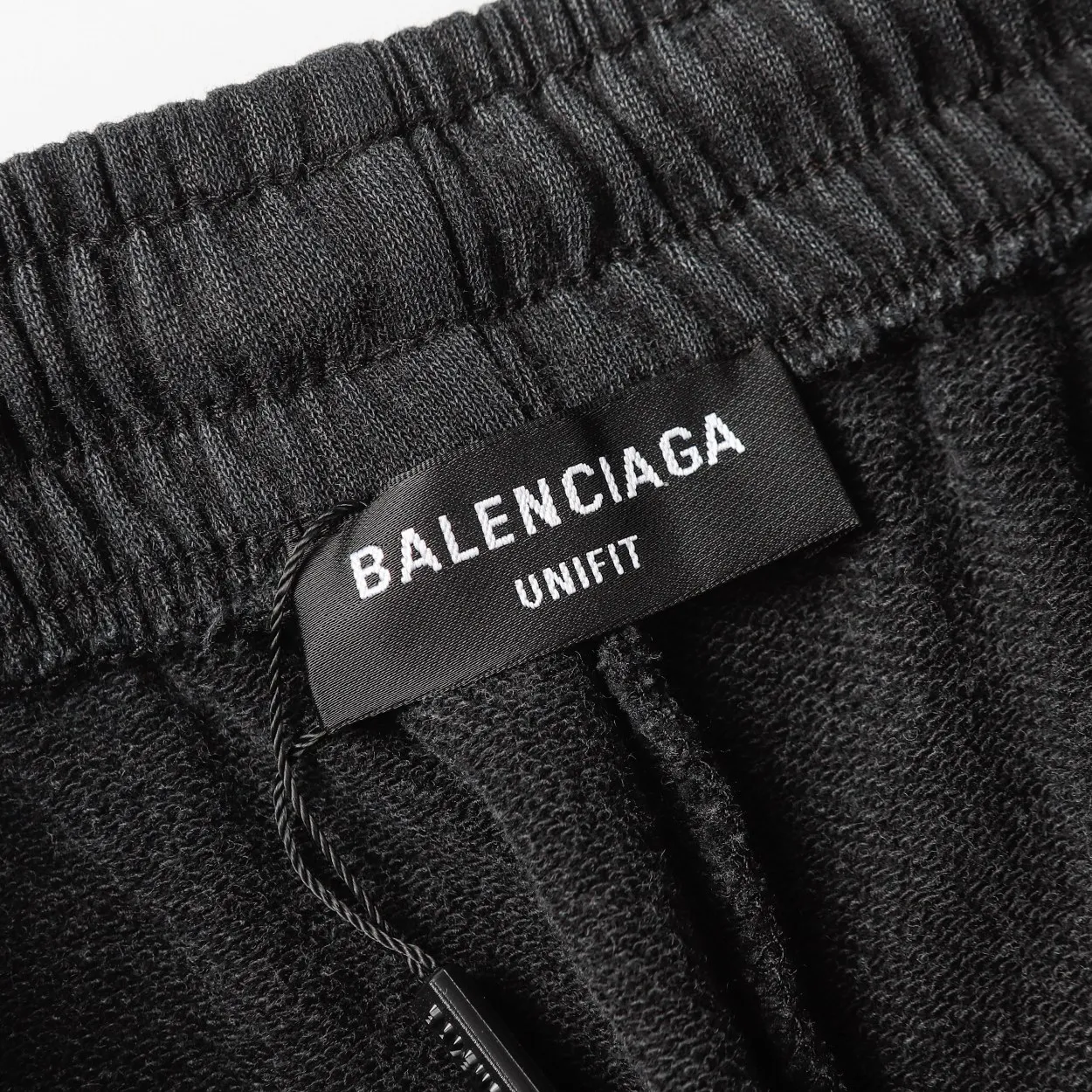 【BALENCIAGA  公式旗艦店】バレンシアガ  ショートパンツご好評に付き再入荷 240717