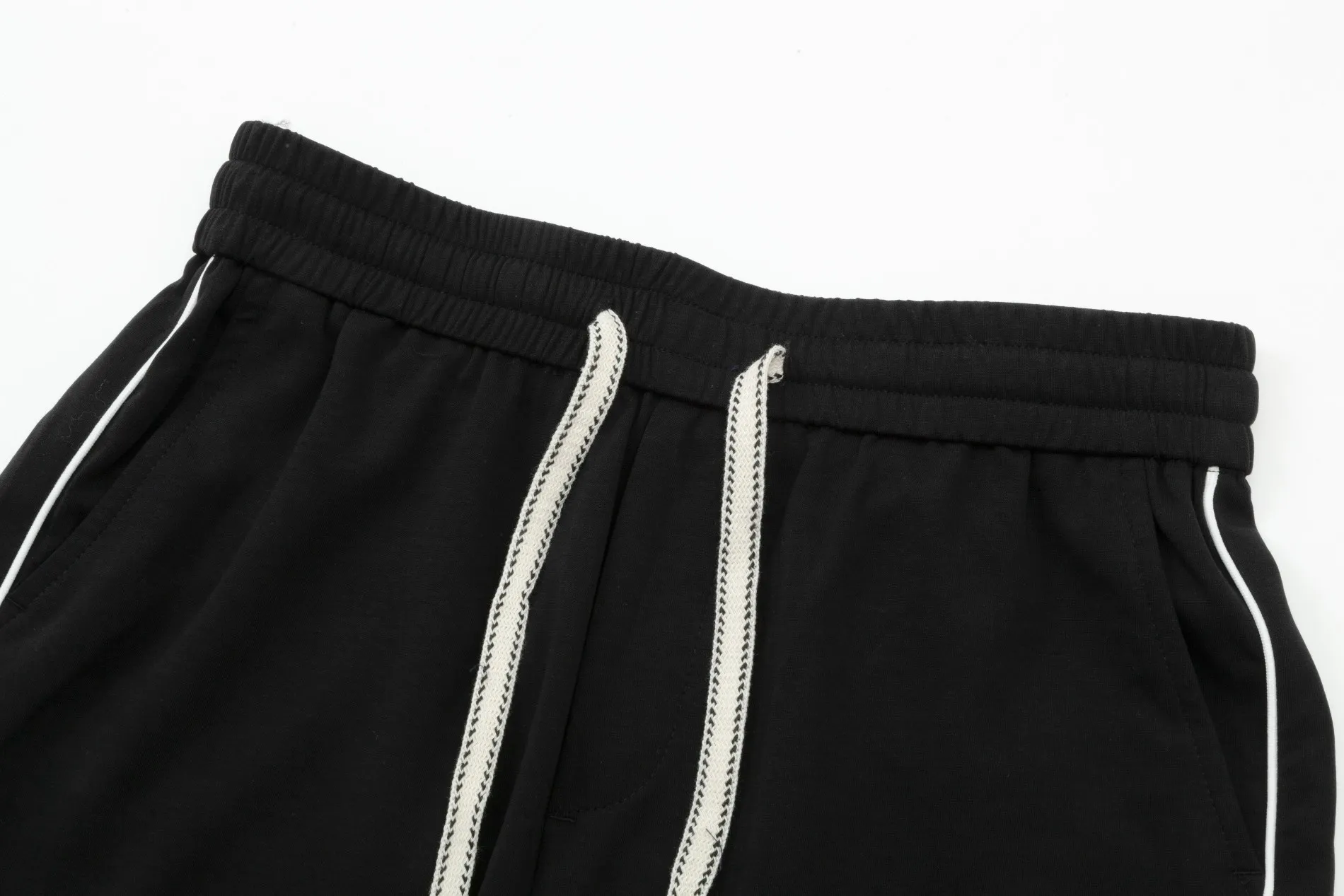 【BALENCIAGA 公式旗艦店】バレンシアガ  ショートパンツ  ご好評に付き再入荷 240717