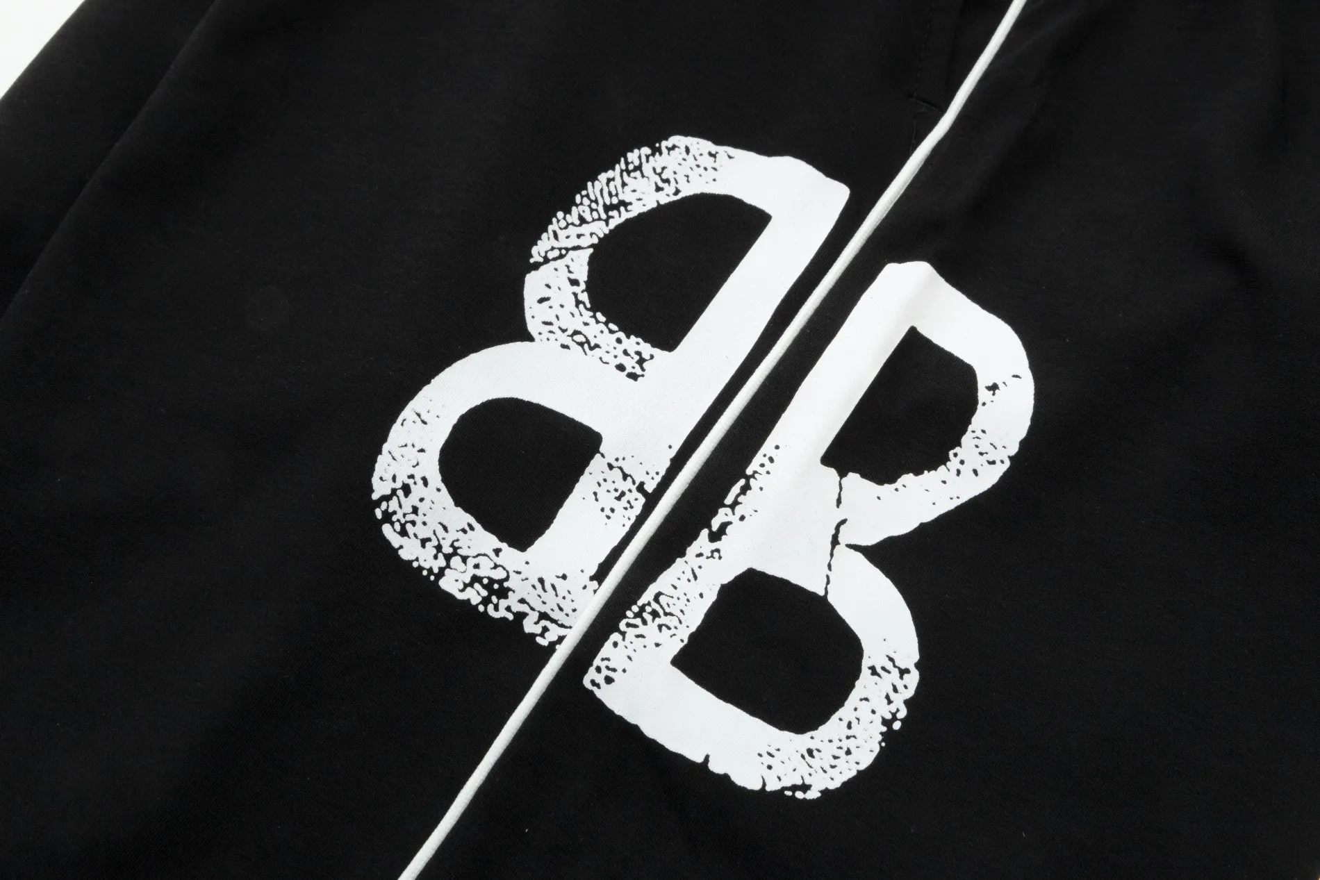 【BALENCIAGA 公式旗艦店】バレンシアガ  ショートパンツ  ご好評に付き再入荷 240717