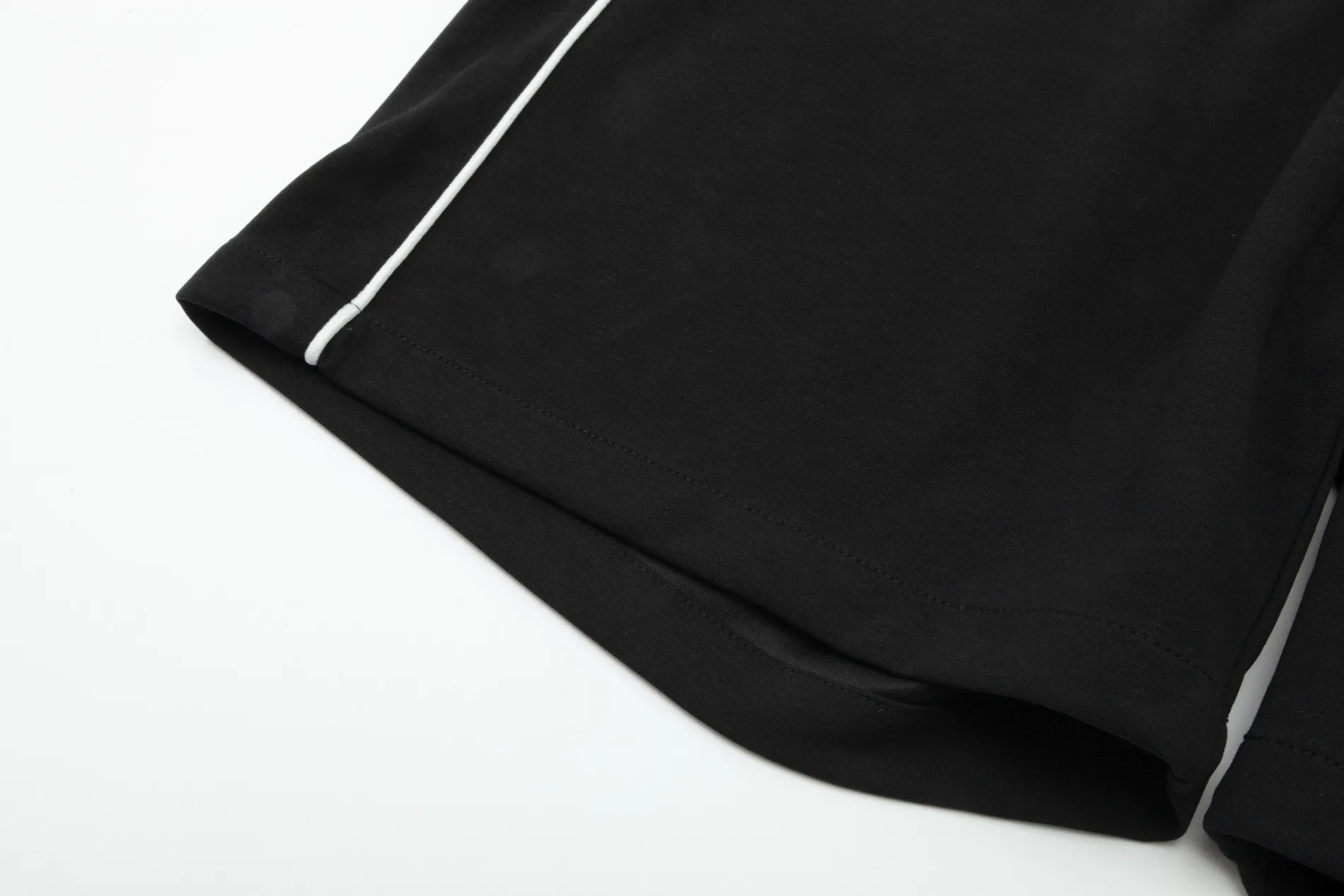【BALENCIAGA 公式旗艦店】バレンシアガ  ショートパンツ  ご好評に付き再入荷 240717