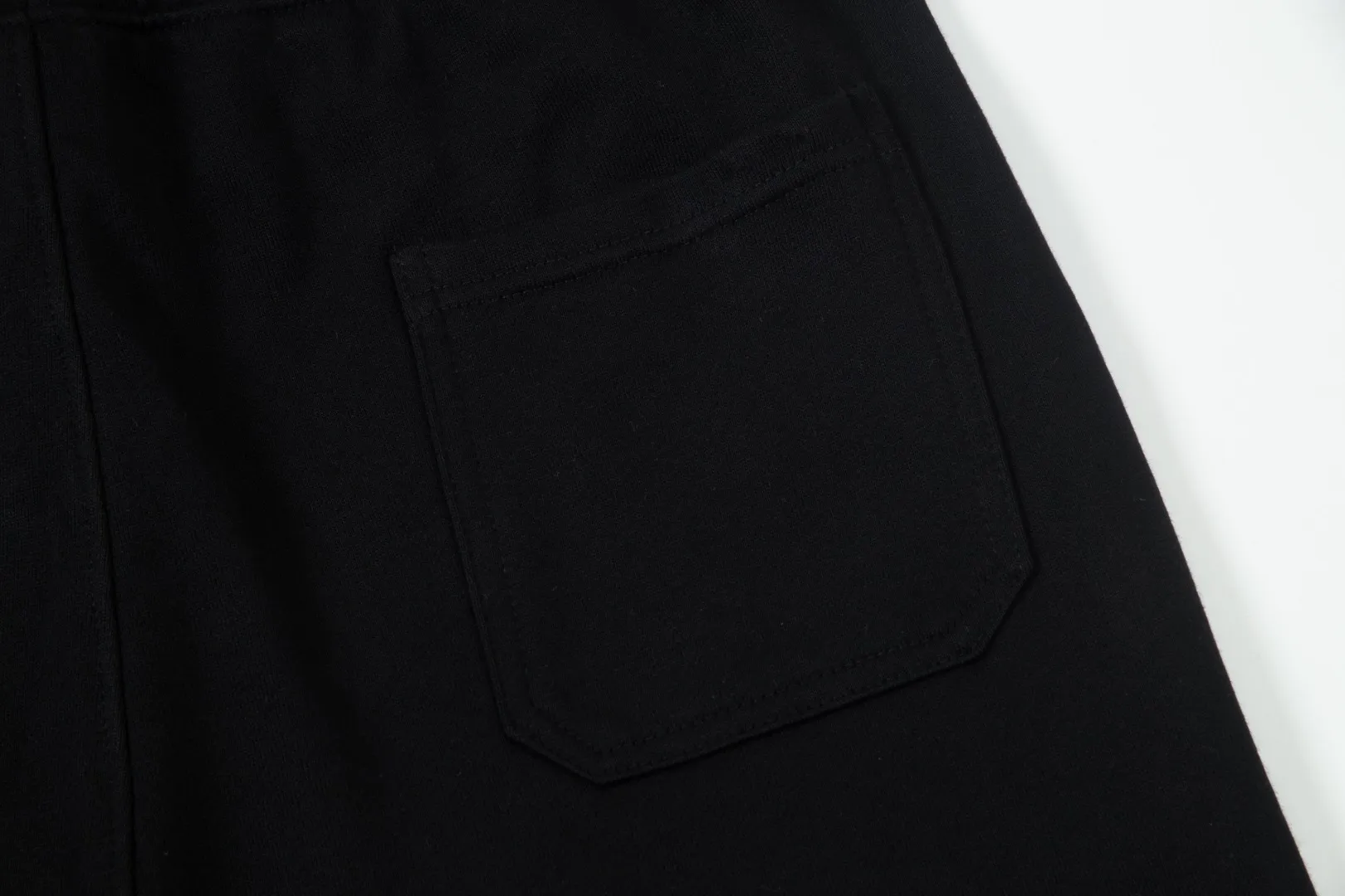【BALENCIAGA  公式旗艦店】バレンシアガ  ショートパンツ  ご好評に付き再入荷！24612