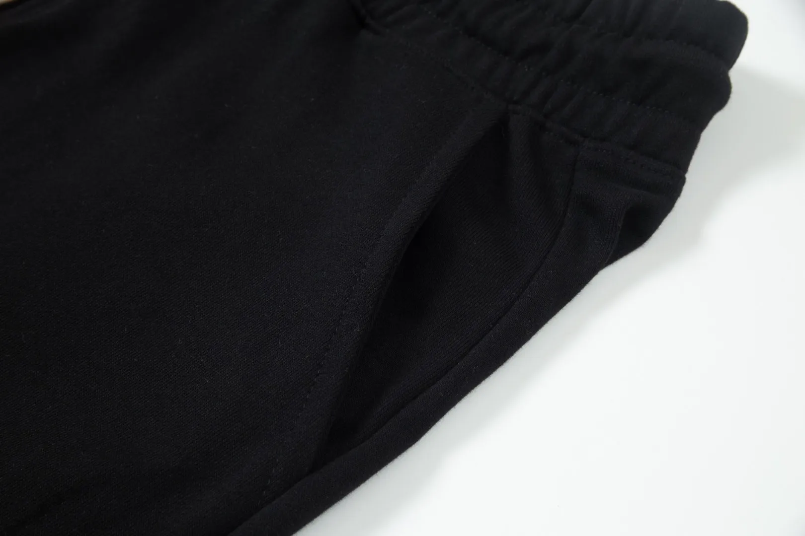 【BALENCIAGA  公式旗艦店】バレンシアガ  ショートパンツ  ご好評に付き再入荷！24612