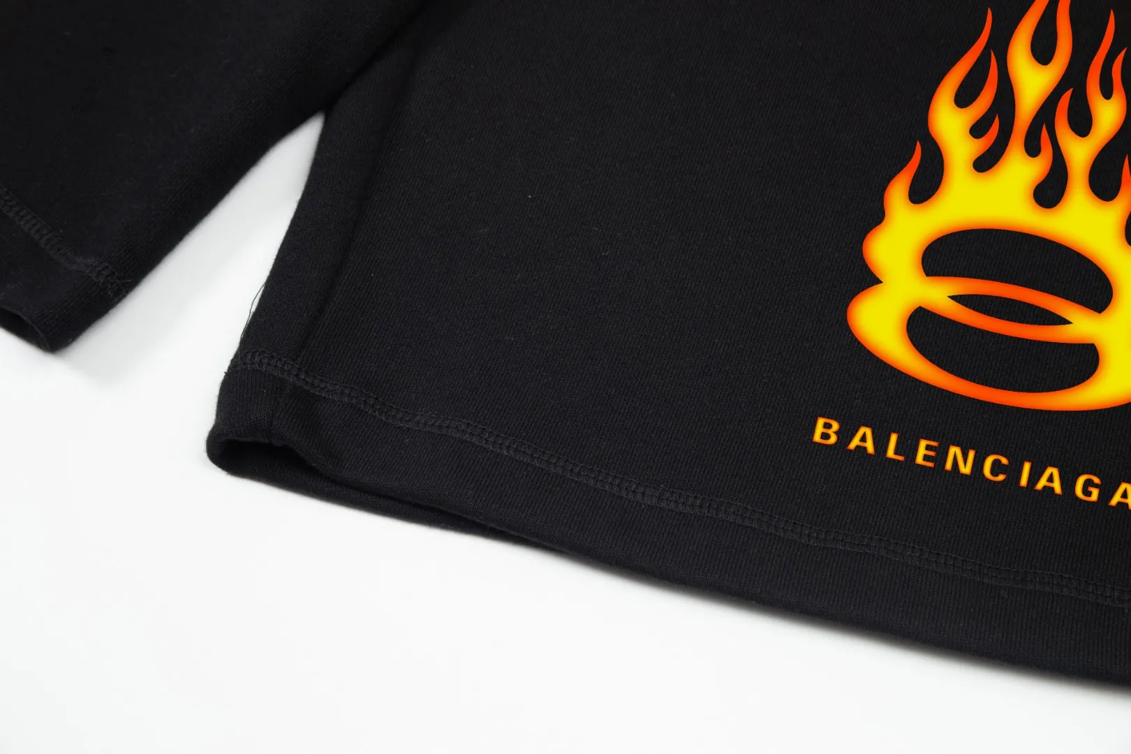 【BALENCIAGA  公式旗艦店】バレンシアガ  ショートパンツ  ご好評に付き再入荷 24612