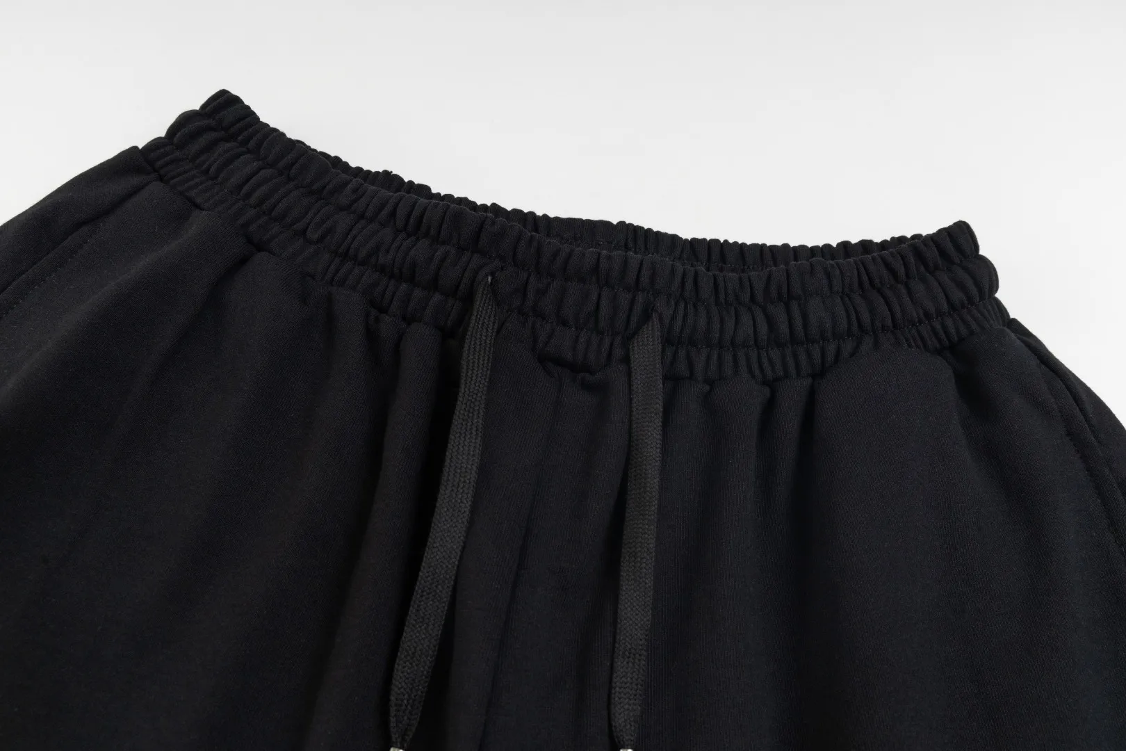 【BALENCIAGA  公式旗艦店】バレンシアガ   ショートパンツ  ご好評に付き再入荷！