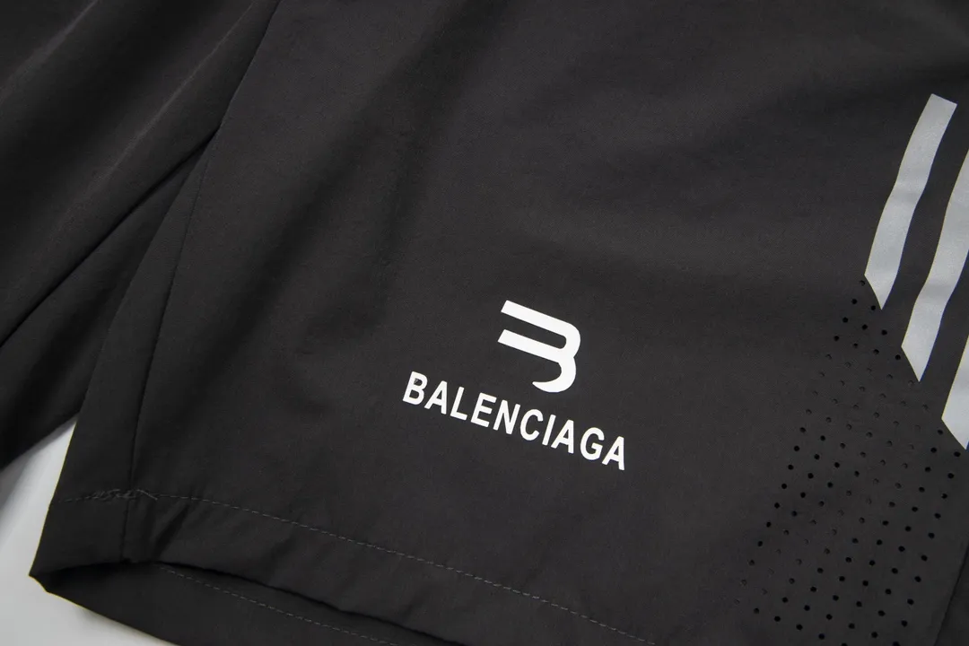 【BALENCIAGA  公式旗艦店】バレンシアガ   ショートパンツ  ご好評に付き再入荷！