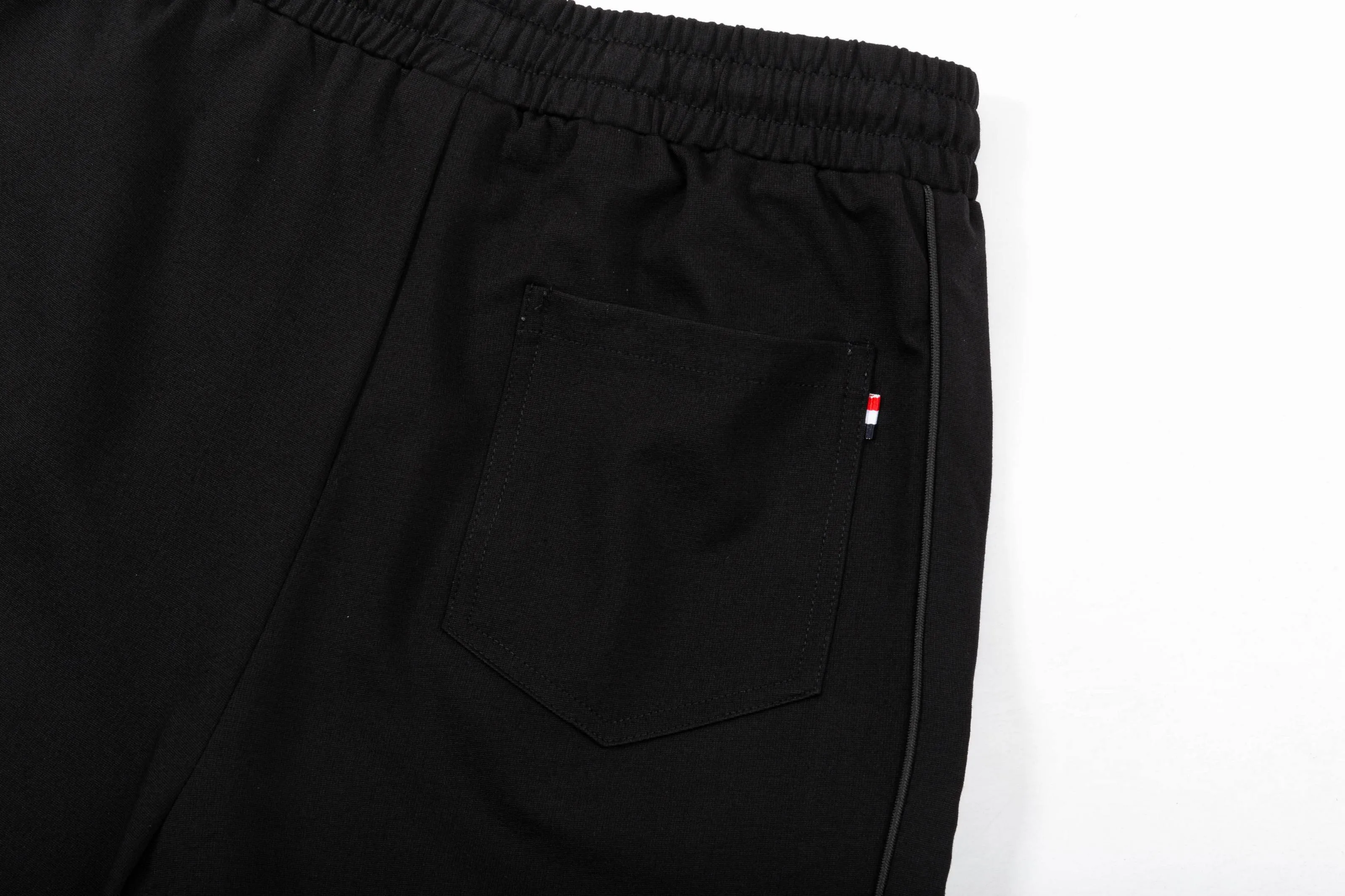 【MONCLER  公式旗艦店】モンクレール   ショートパンツご好評に付き再入荷！250225