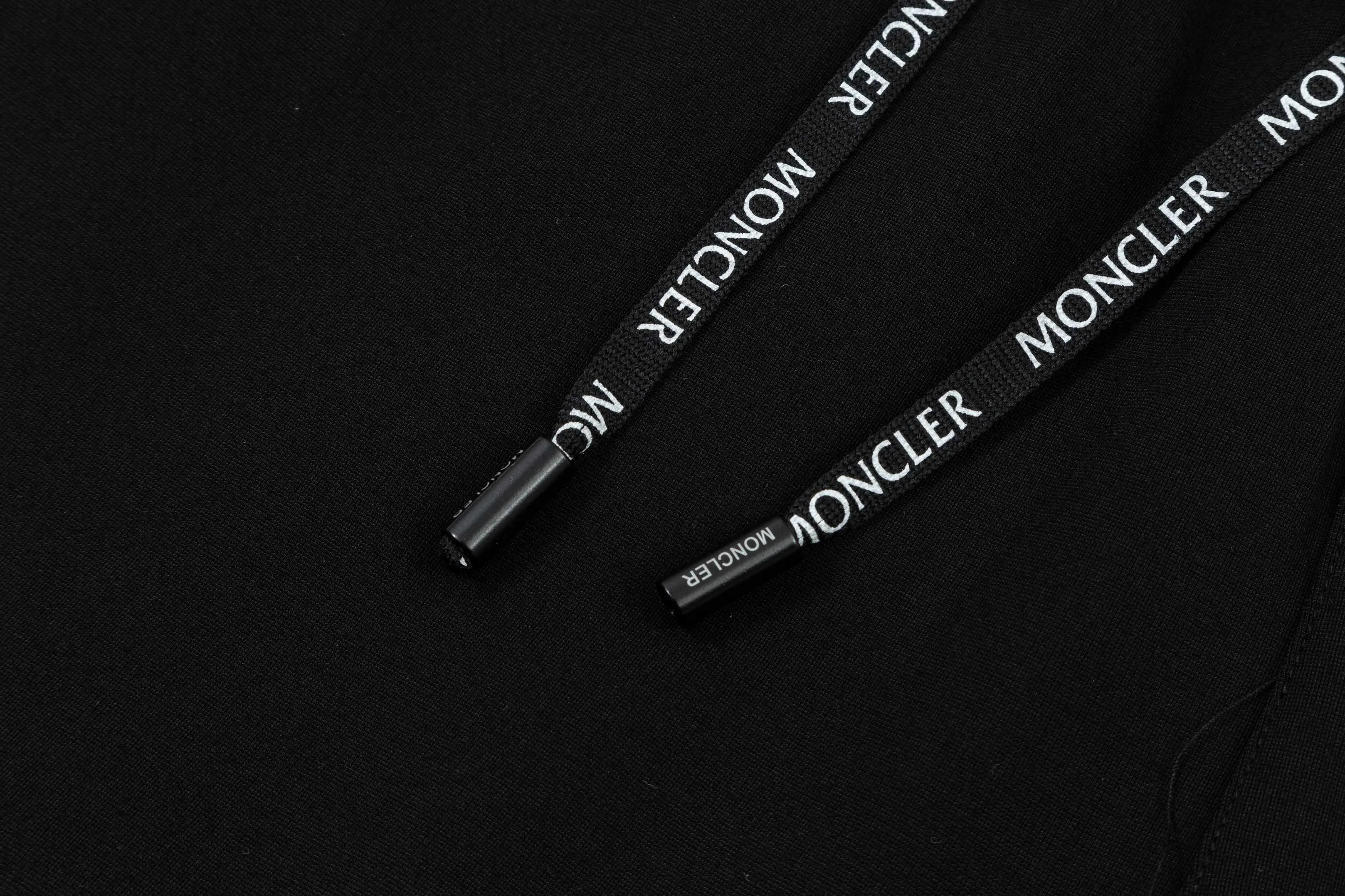 【MONCLER  公式旗艦店】モンクレール   ショートパンツご好評に付き再入荷！250225