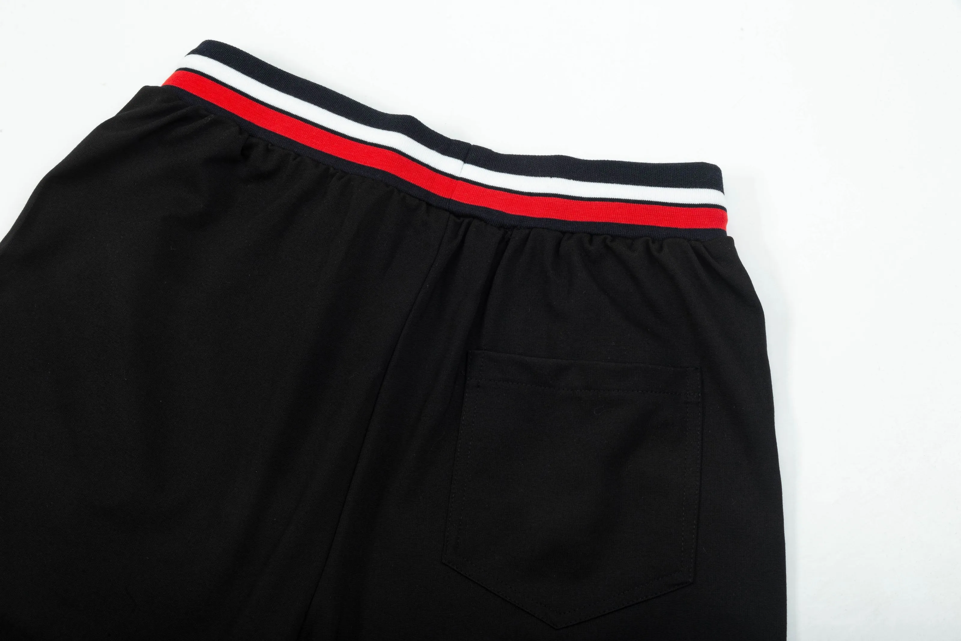 【MONCLER  公式旗艦店】モンクレール   ショートパンツご好評に付き再入荷！250225
