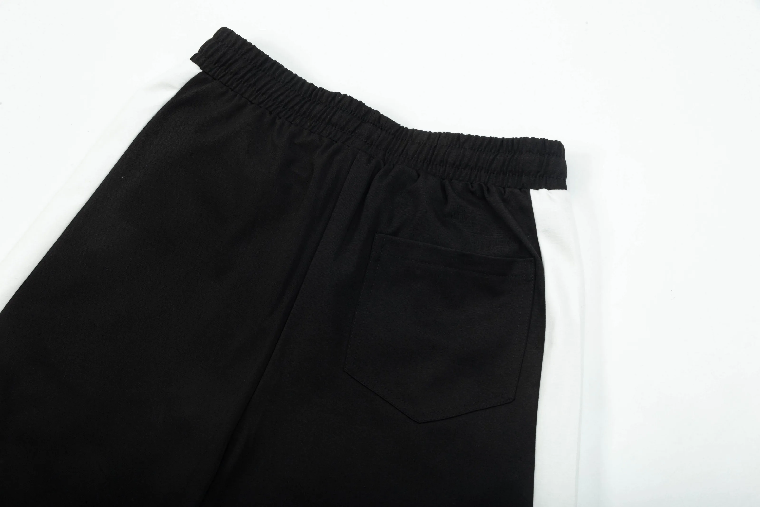 【MONCLER  公式旗艦店】モンクレール   ショートパンツご好評に付き再入荷！250225