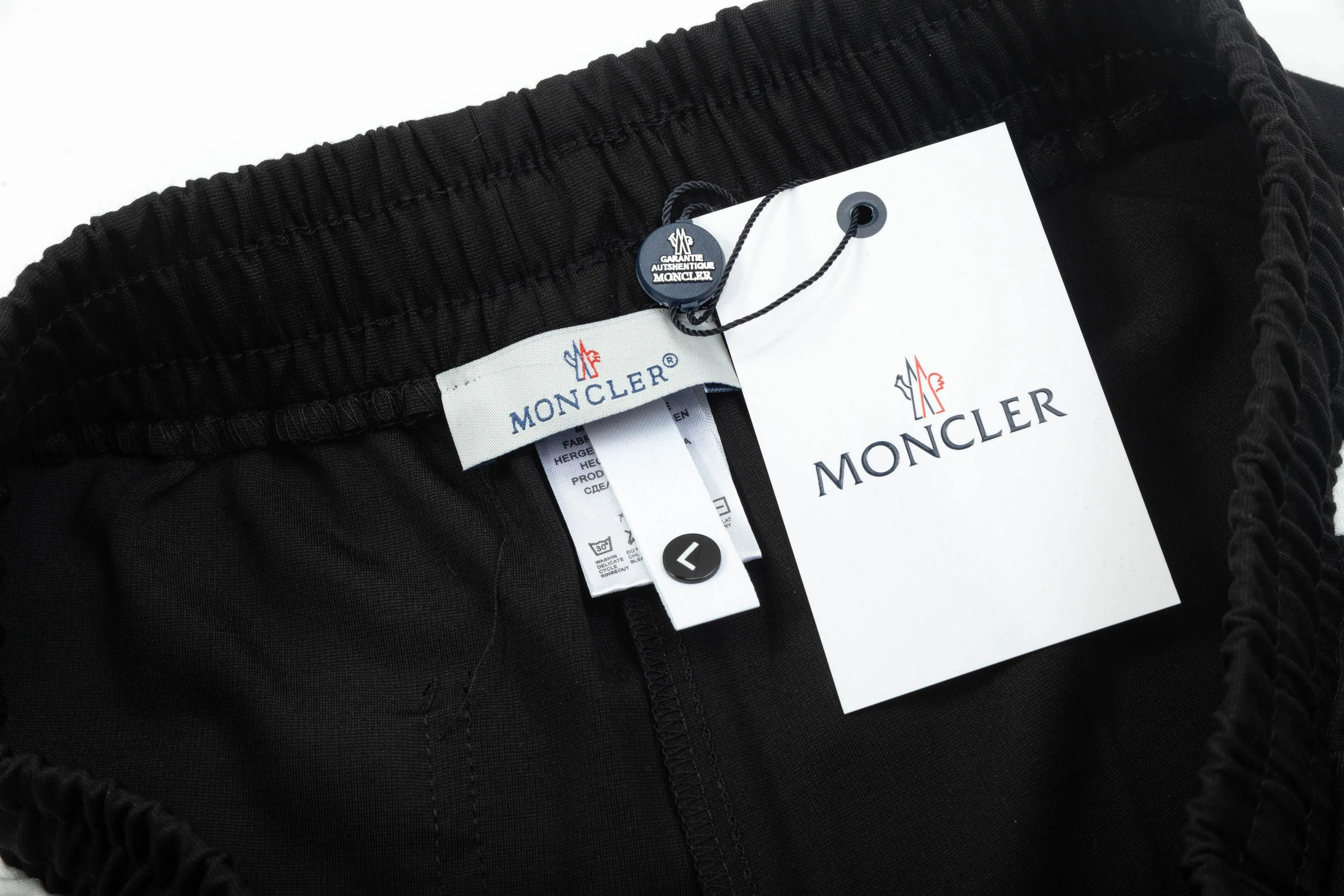 【MONCLER  公式旗艦店】モンクレール   ショートパンツご好評に付き再入荷！250225