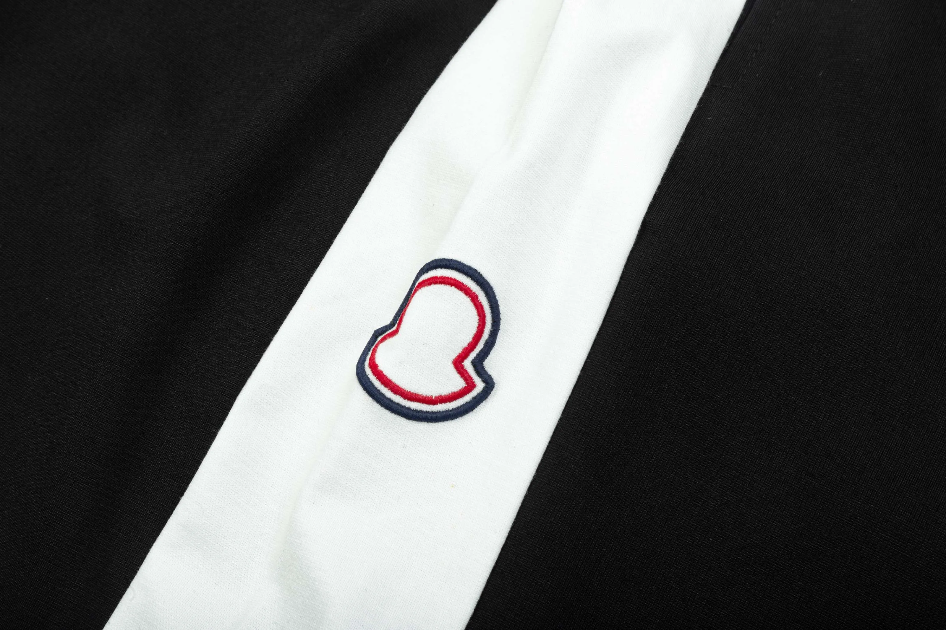 【MONCLER  公式旗艦店】モンクレール   ショートパンツご好評に付き再入荷！250225
