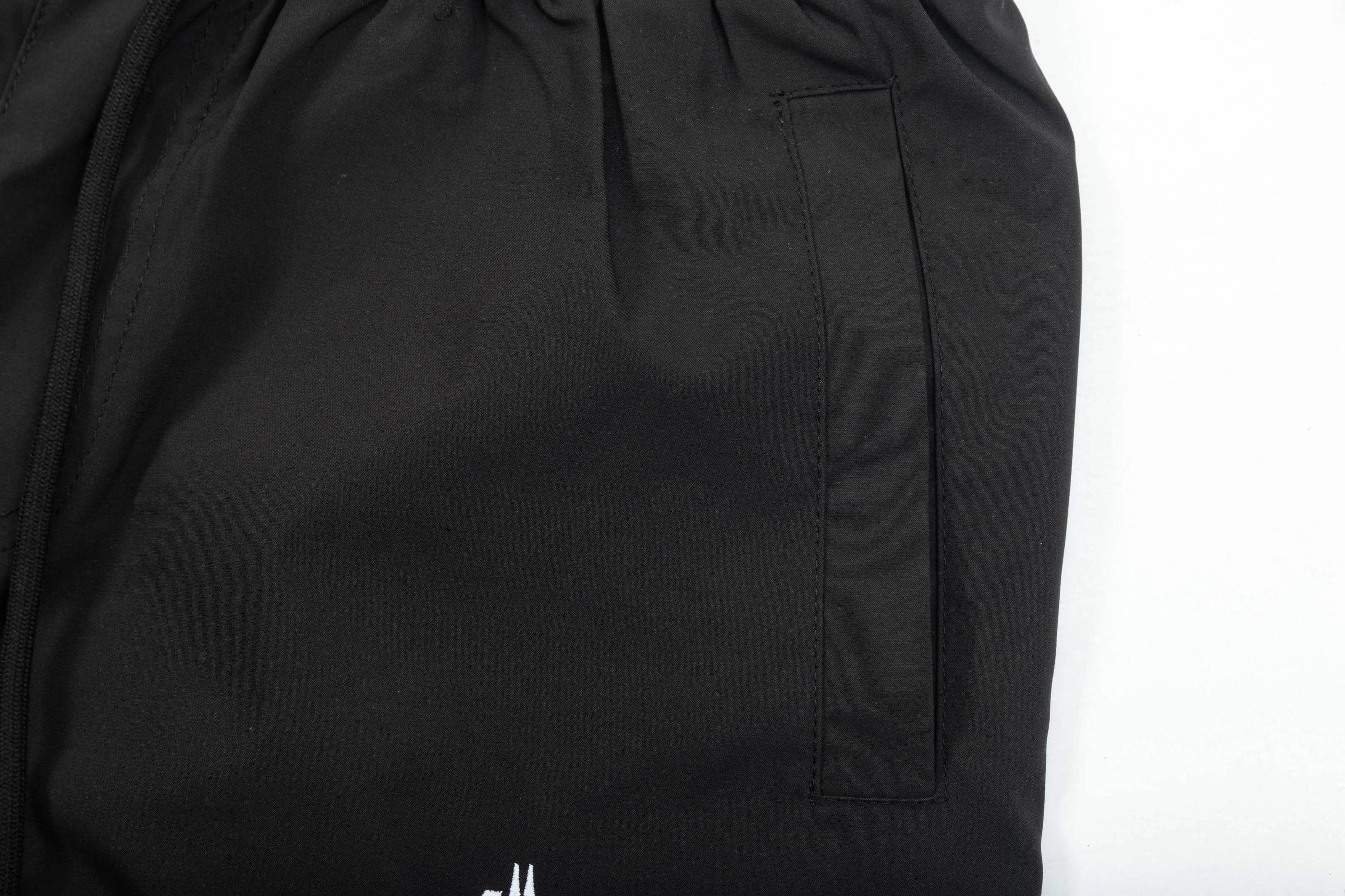 【MONCLER  公式旗艦店】モンクレール   ショートパンツご好評に付き再入荷！250225