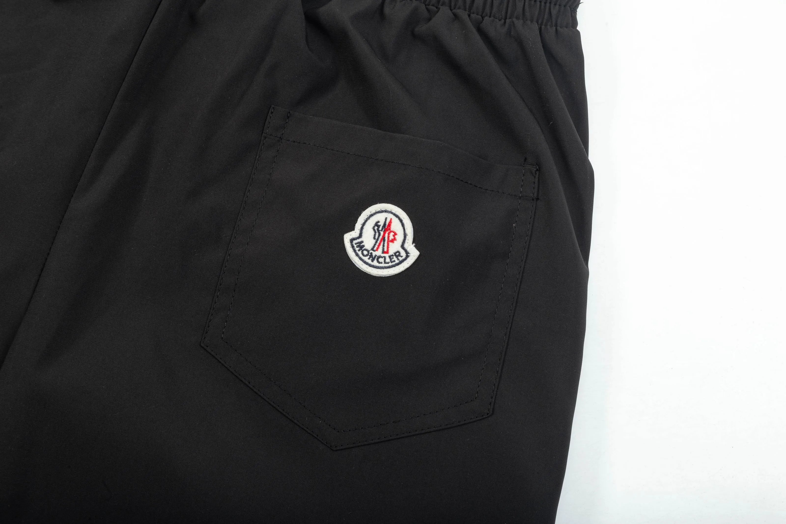 【MONCLER  公式旗艦店】モンクレール   ショートパンツご好評に付き再入荷！250225