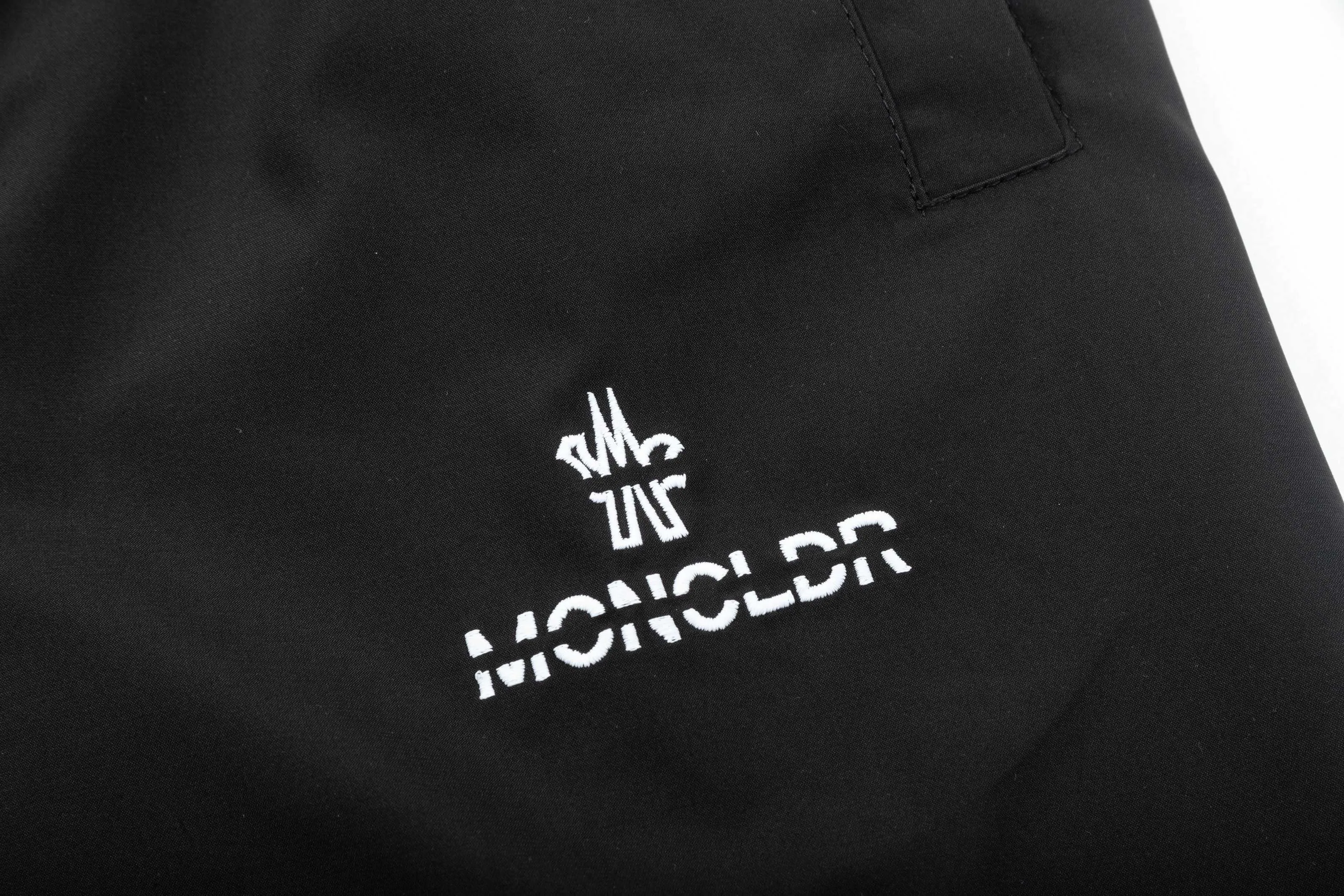 【MONCLER  公式旗艦店】モンクレール   ショートパンツご好評に付き再入荷！250225