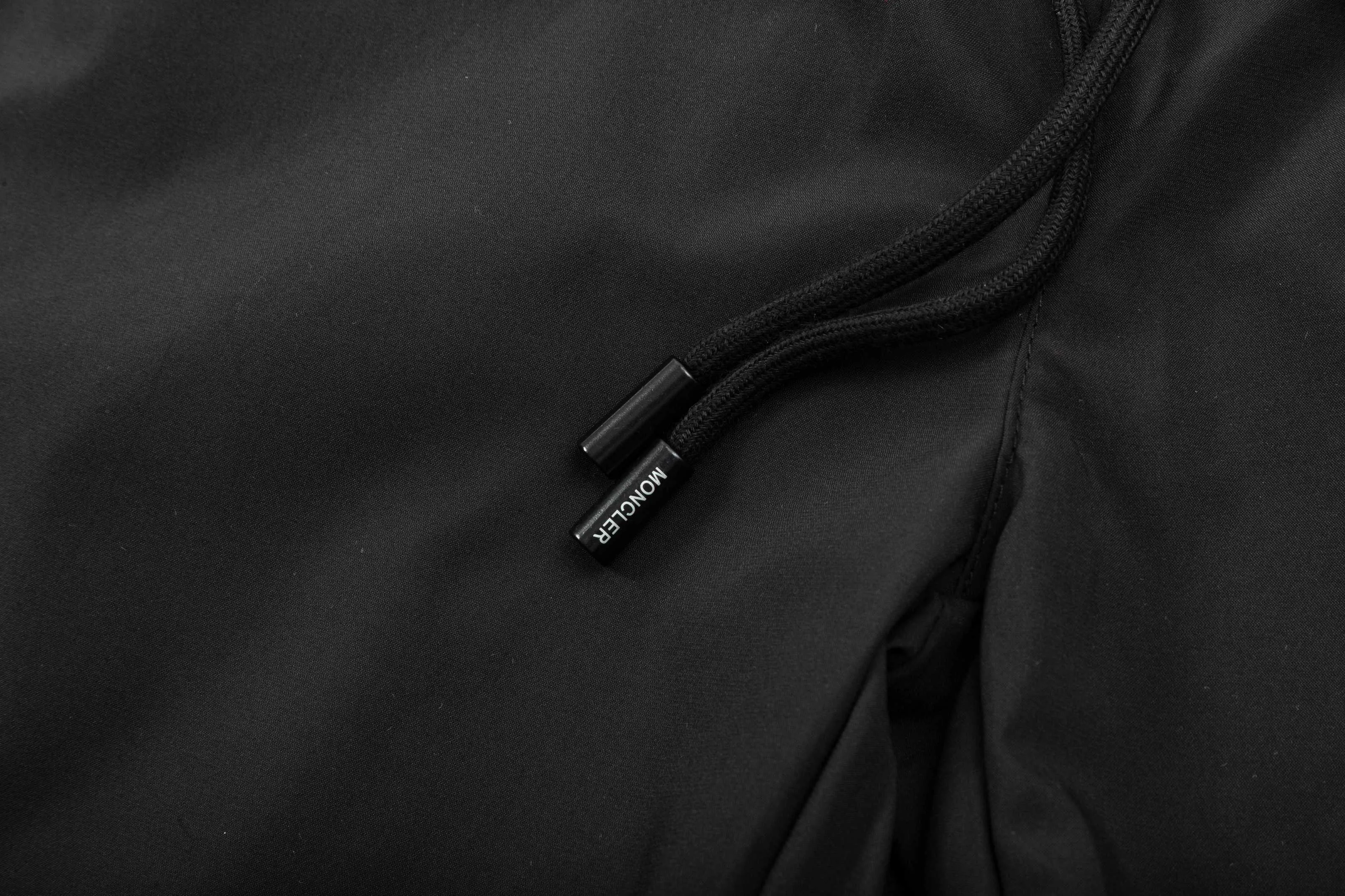 【MONCLER  公式旗艦店】モンクレール   ショートパンツご好評に付き再入荷！250225