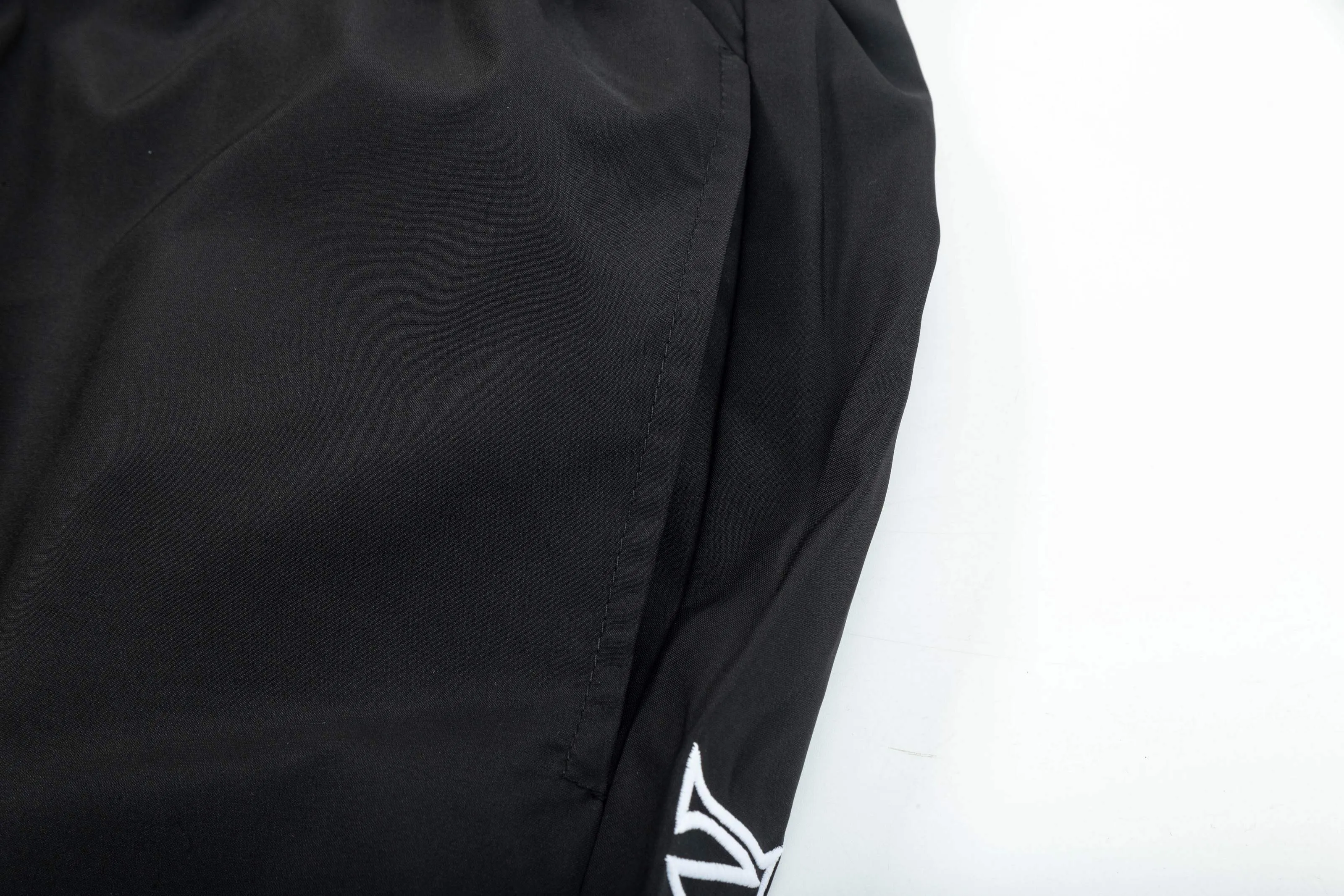【MONCLER  公式旗艦店】モンクレール   ショートパンツご好評に付き再入荷！250225