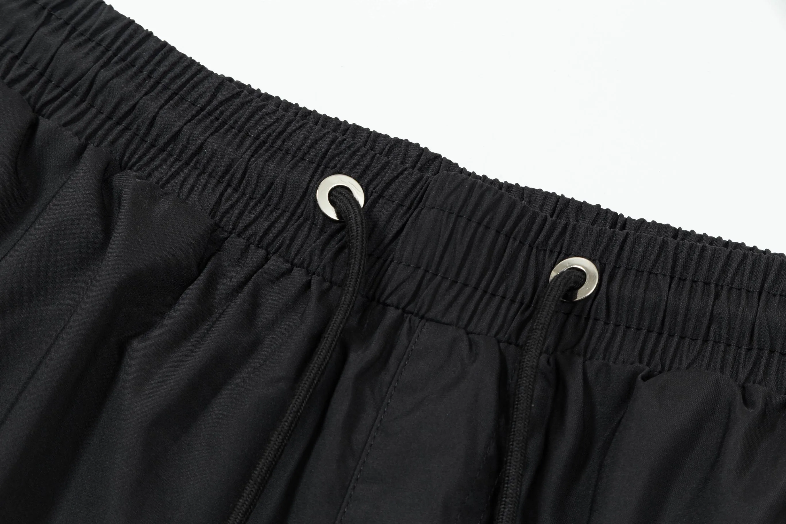 【MONCLER  公式旗艦店】モンクレール   ショートパンツご好評に付き再入荷！250225