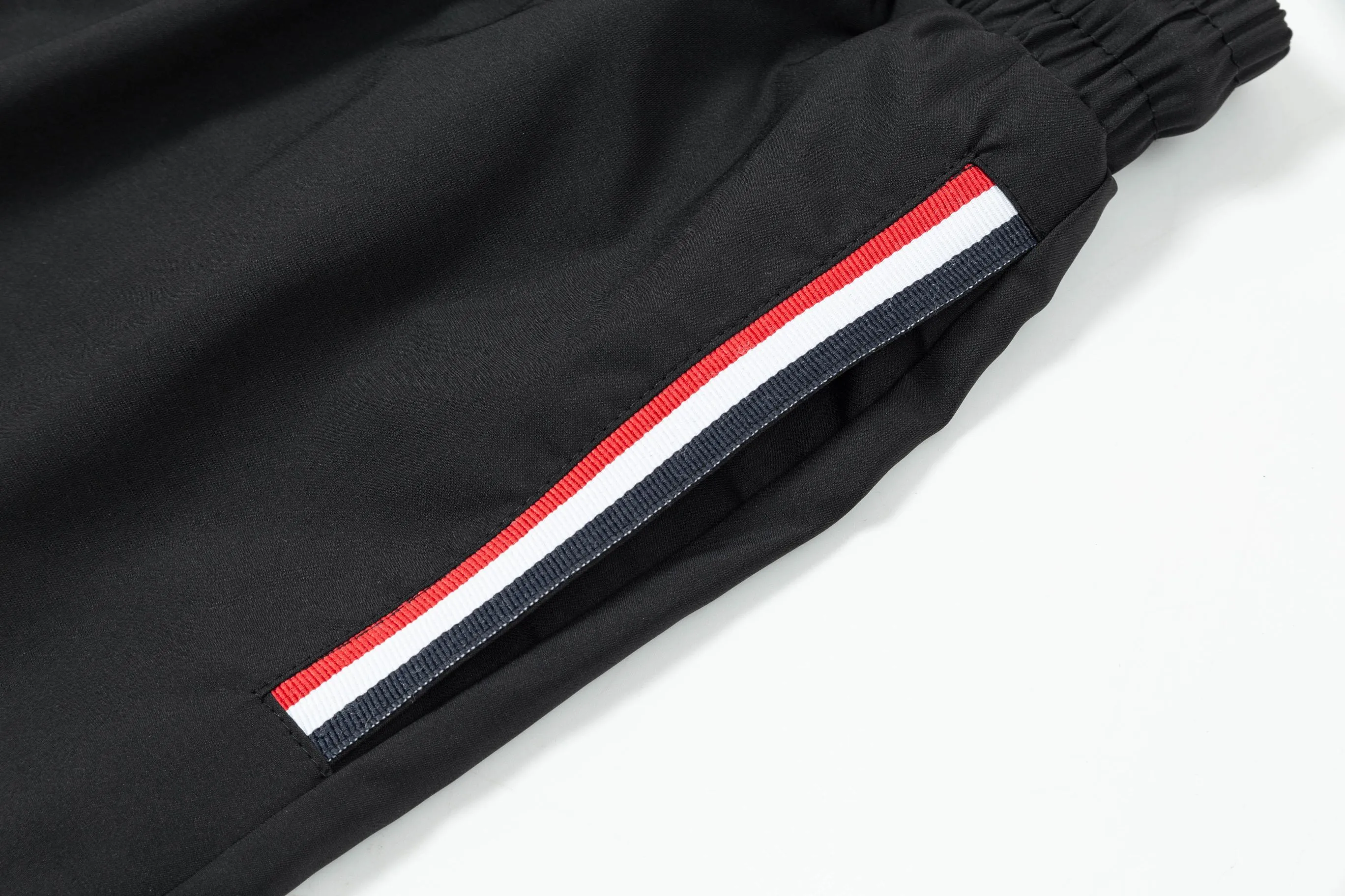 【MONCLER  公式旗艦店】モンクレール   ショートパンツご好評に付き再入荷！250225