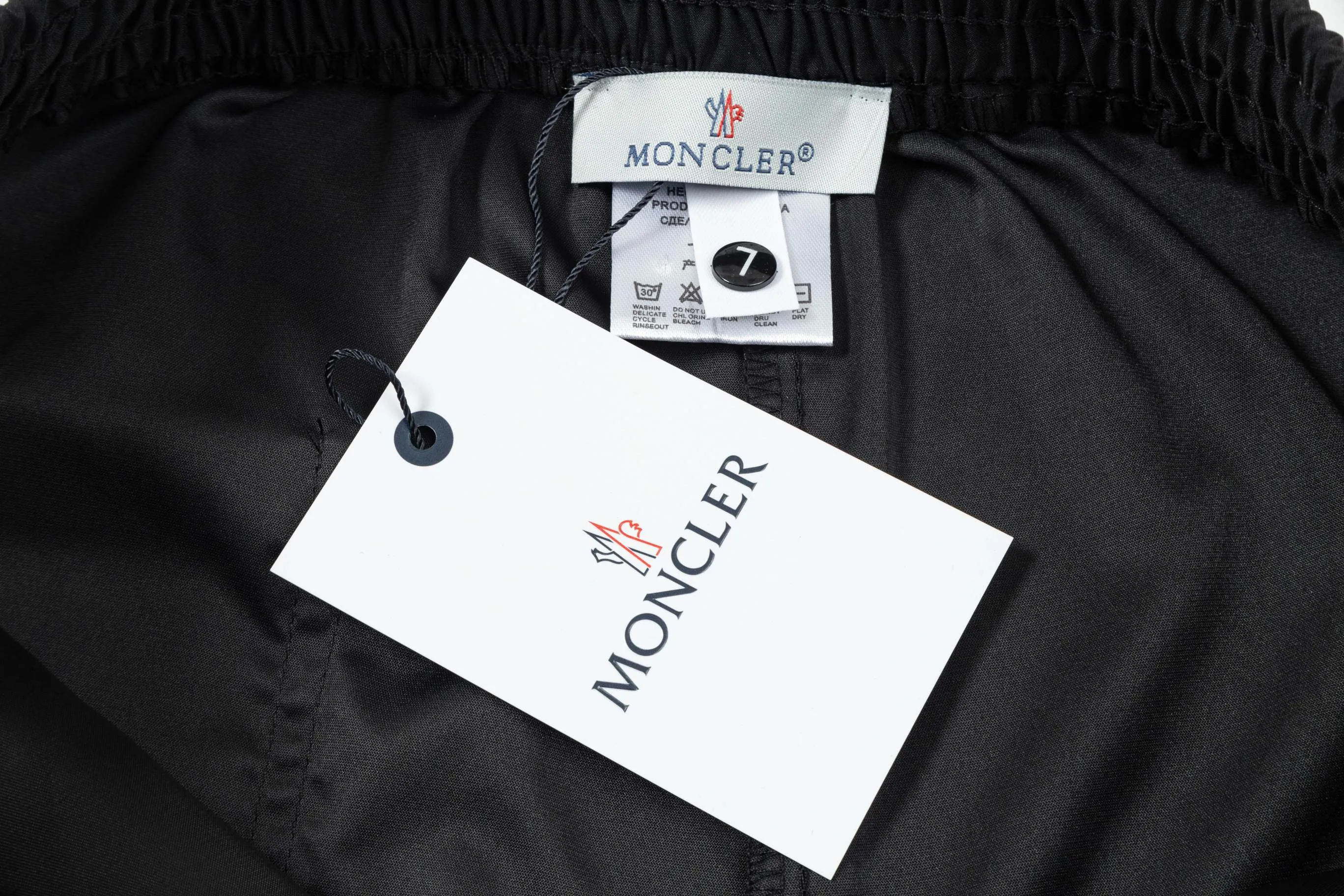 【MONCLER  公式旗艦店】モンクレール   ショートパンツご好評に付き再入荷！250225