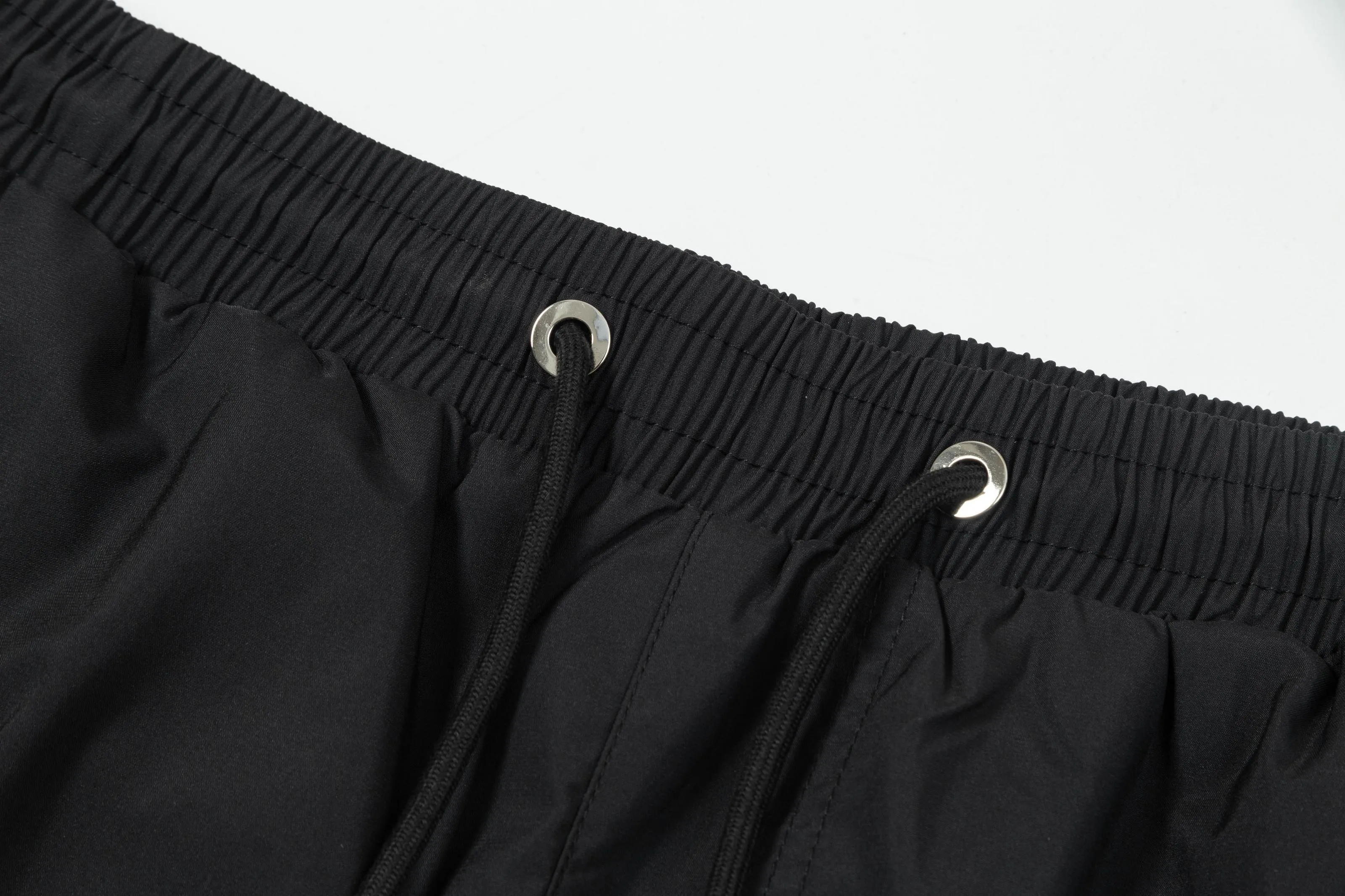 【MONCLER  公式旗艦店】モンクレール   ショートパンツご好評に付き再入荷！250225