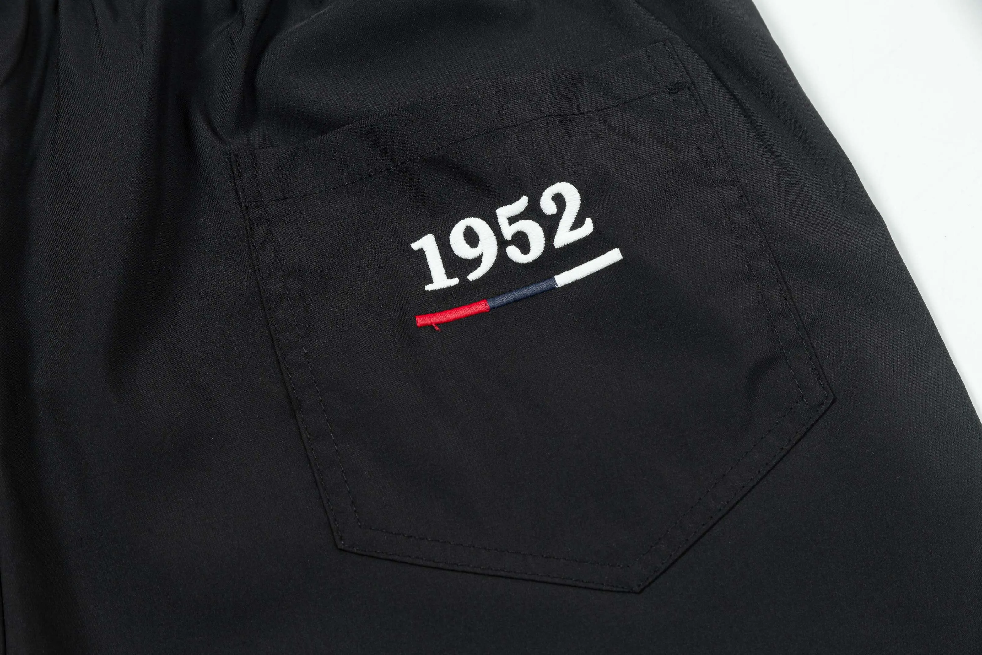 【MONCLER  公式旗艦店】モンクレール   ショートパンツご好評に付き再入荷！250225