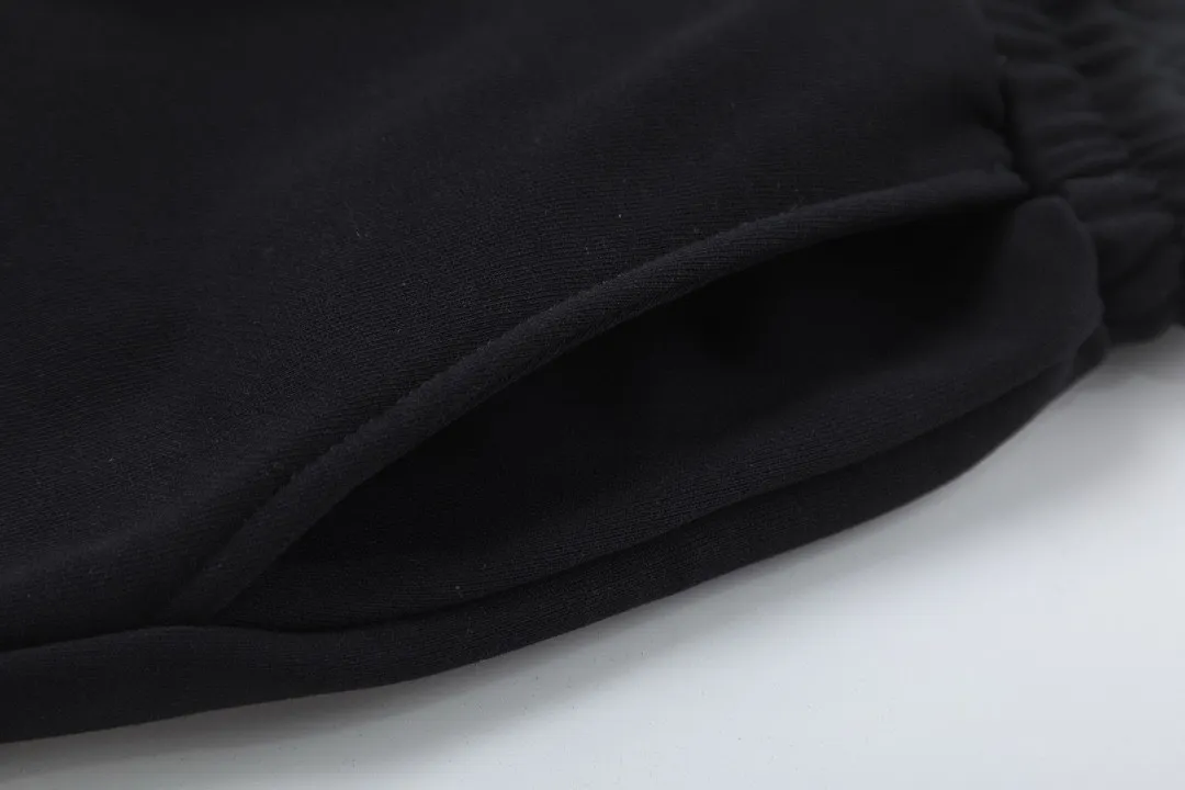 【MONCLER  公式旗艦店】モンクレール   ショートパンツご好評に付き再入荷！250225