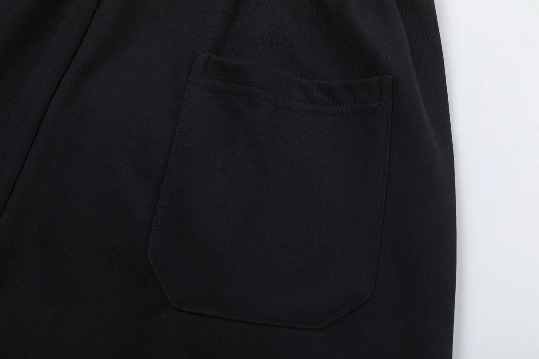 【MONCLER  公式旗艦店】モンクレール   ショートパンツご好評に付き再入荷！250225