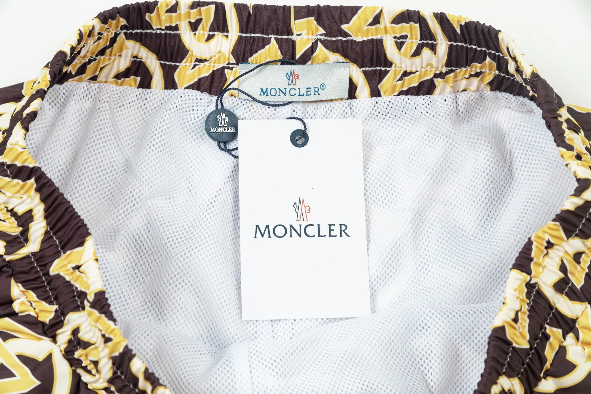 【MONCLER 公式旗艦店】モンクレール ショートパンツ  ご好評に付き再入荷！